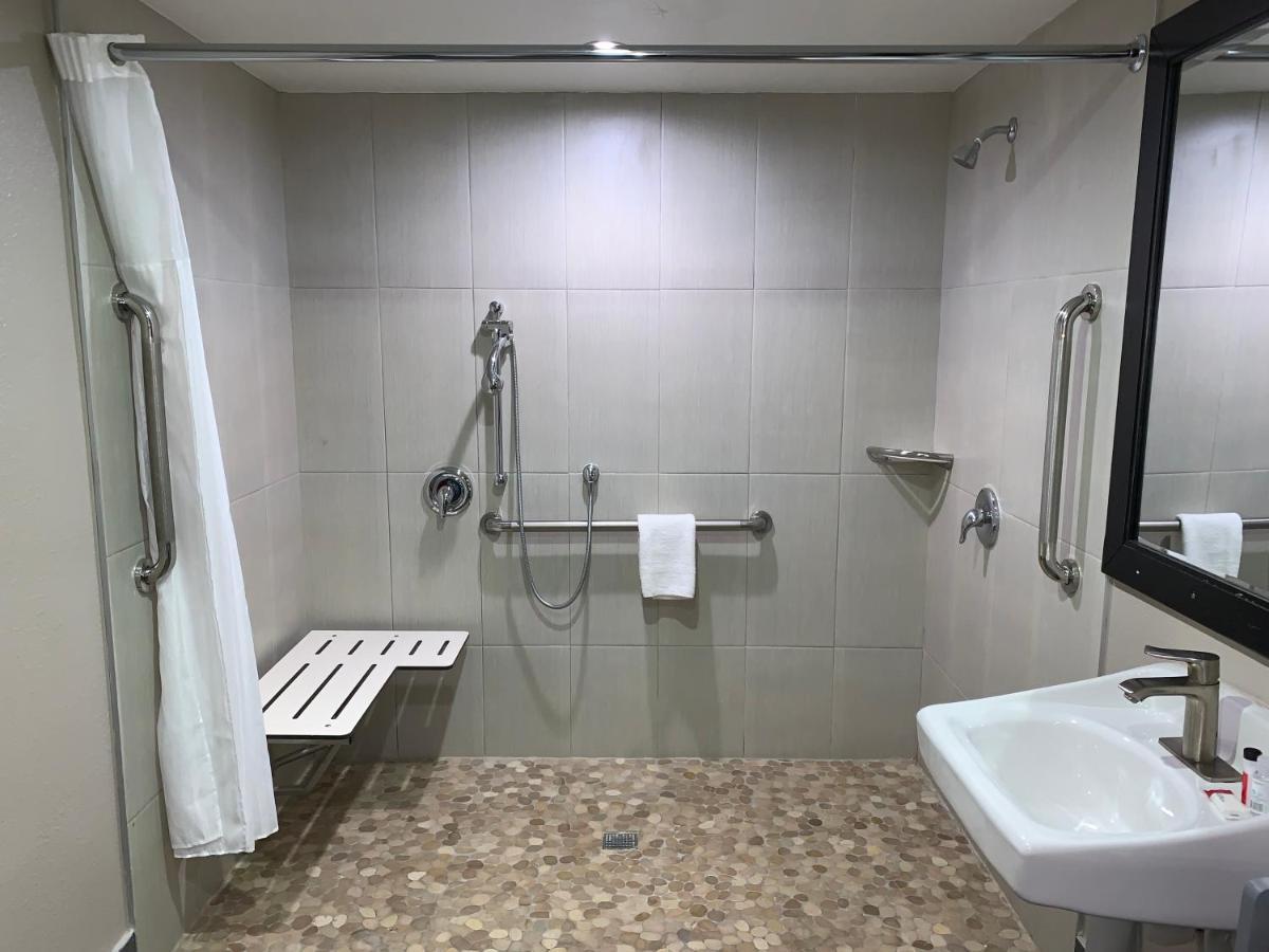 Queen Room Mobility Access or Non-Smoking
