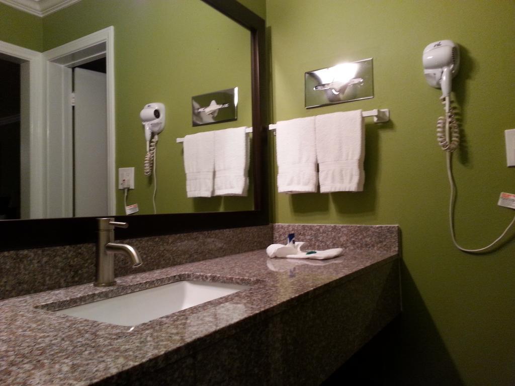 Premium King Room Non-Smoking,227888747:JPEG