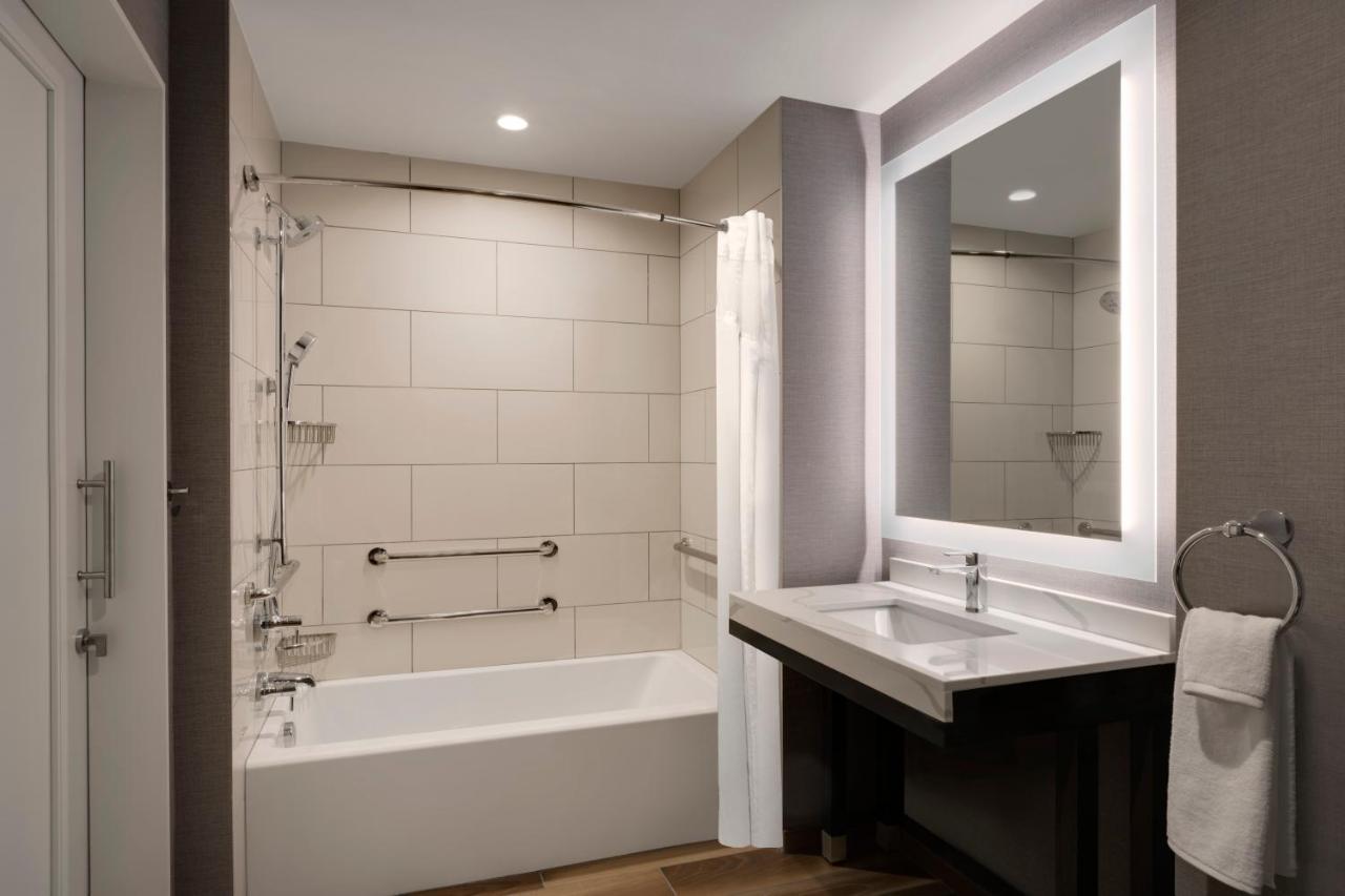 Accessible | King Bed or Tub