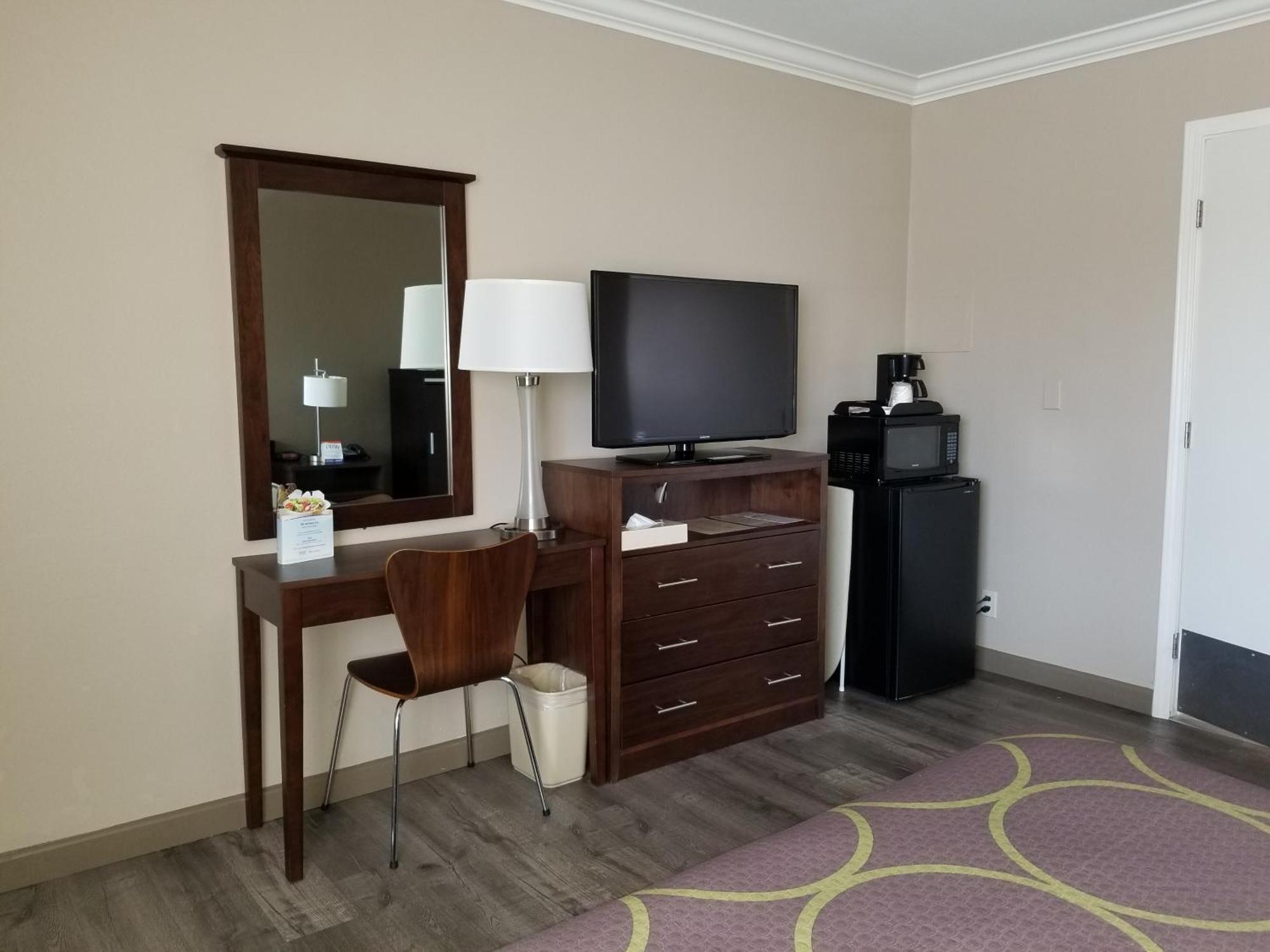 King Room Mobility Access or Non-Smoking