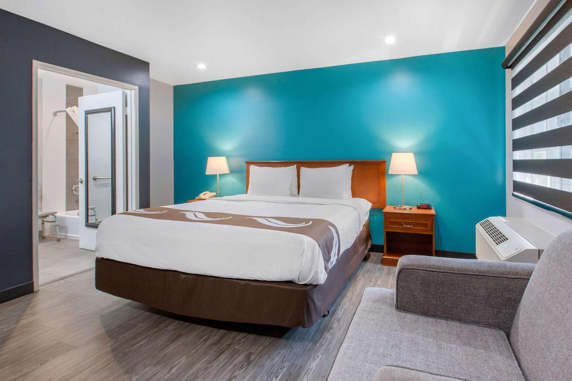 Standard Room 1 King Bed Accessible Tub Non Smoking