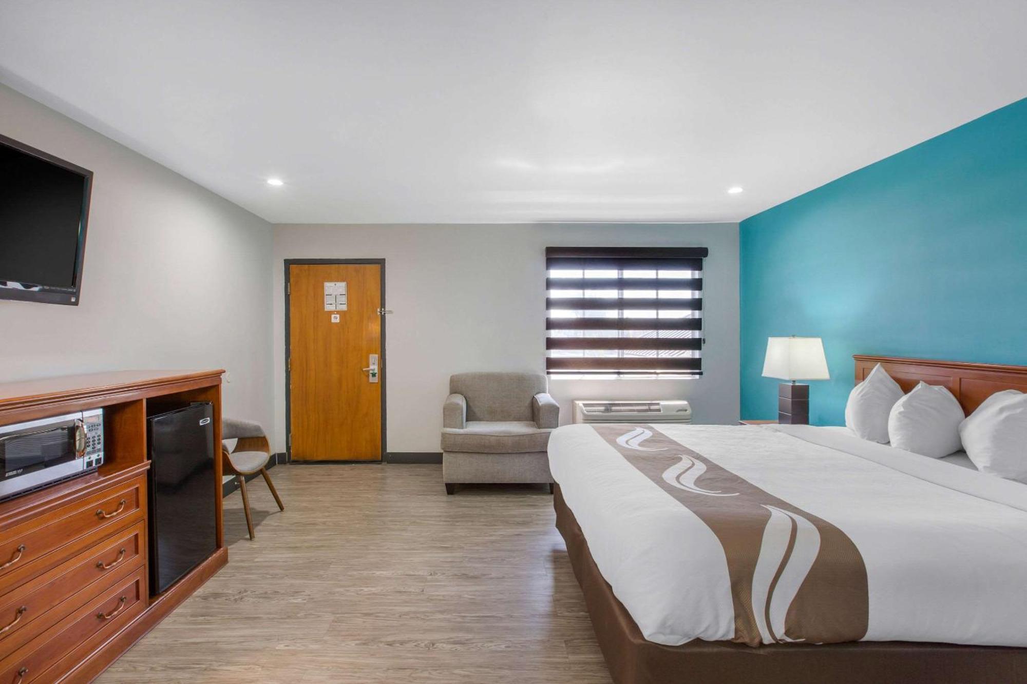 Standard Room 1 King Bed Non Smoking
