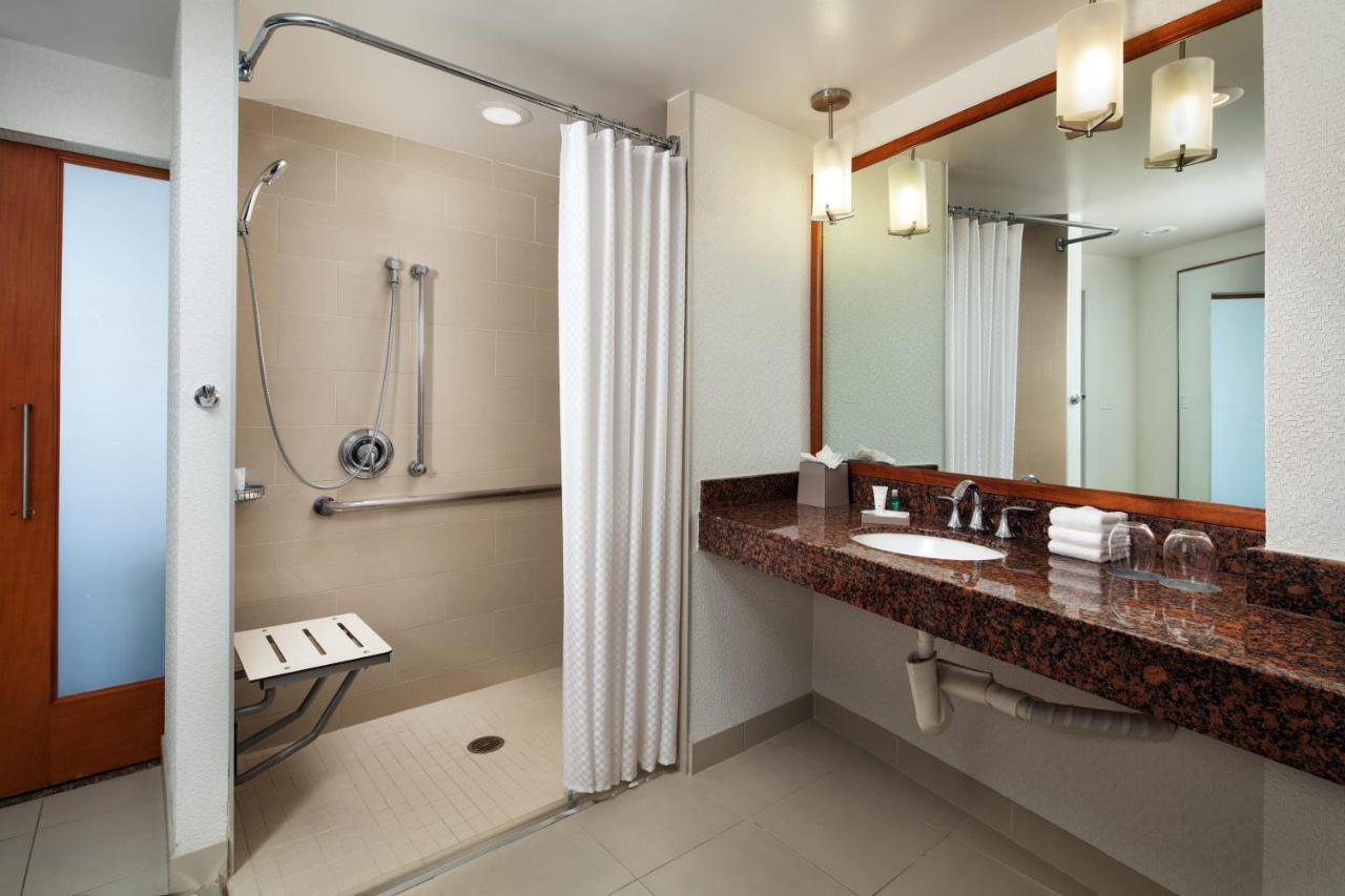 Accessible Rollin Shower Accessible Guest room 1 Queen Mobility Hearing Accessible w or Transfer Shower,1351937623:JPEG
