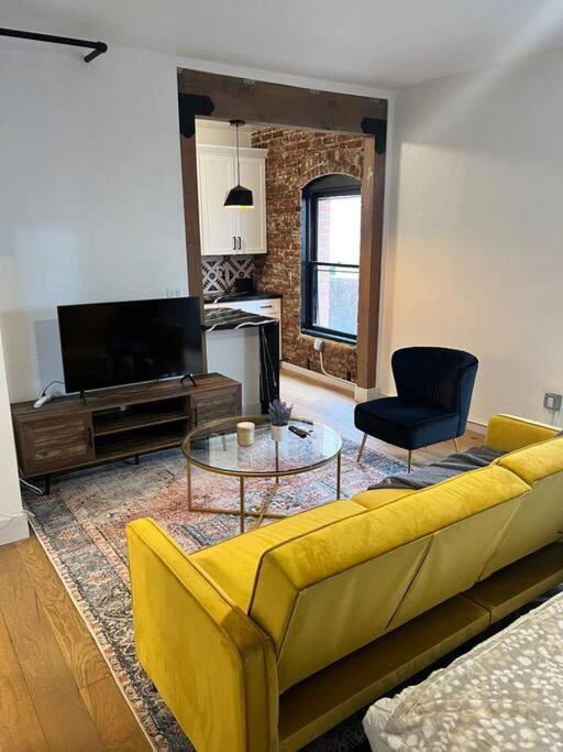 One-Bedroom Apartment,1364686541:JPEG