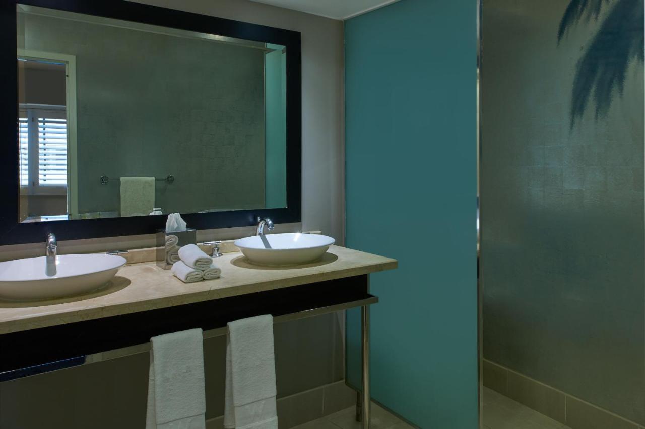 Spectacular One-Bedroom Queen Suite