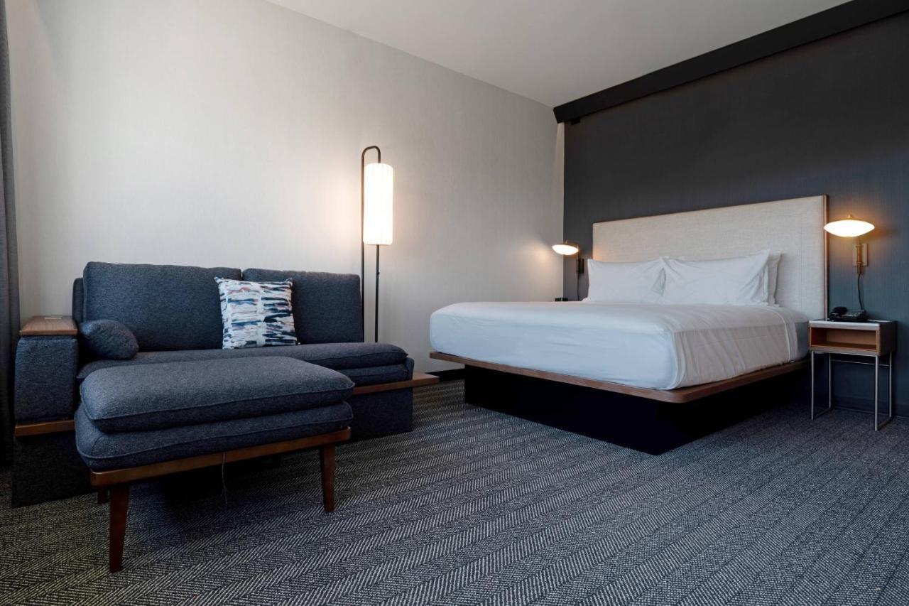 King Suite with Sofa Bed, Waterfront, Balcony and Roll-in Shower - Mobility Accessible