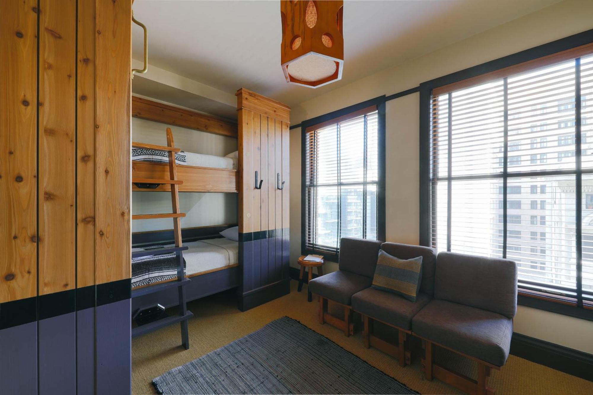 Friend Zone 6 Bunk Room