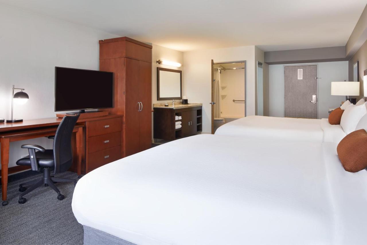 Room Two King Beds Bathtub Mobility Access,1499195410:JPEG