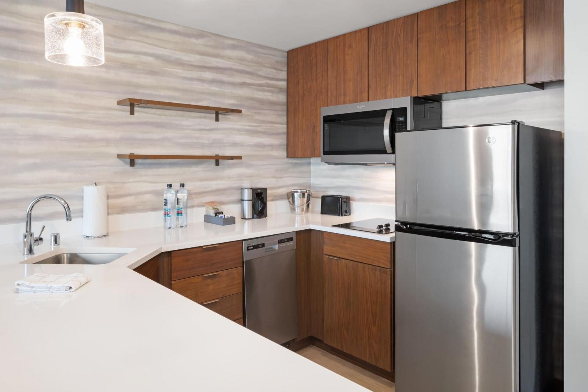 1 Bedroom Suite 1 King Water view