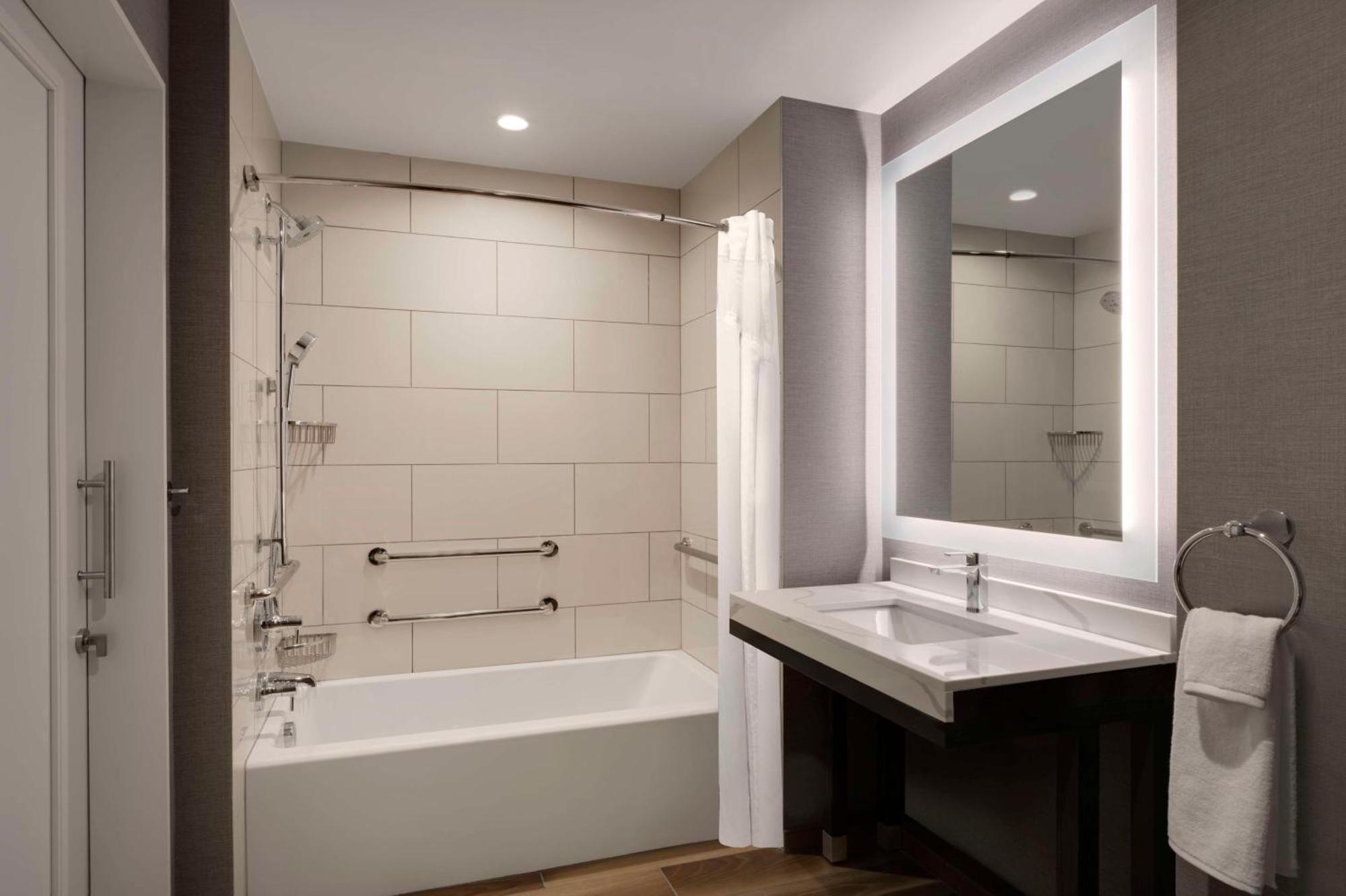 Accessible | King Bed or Tub