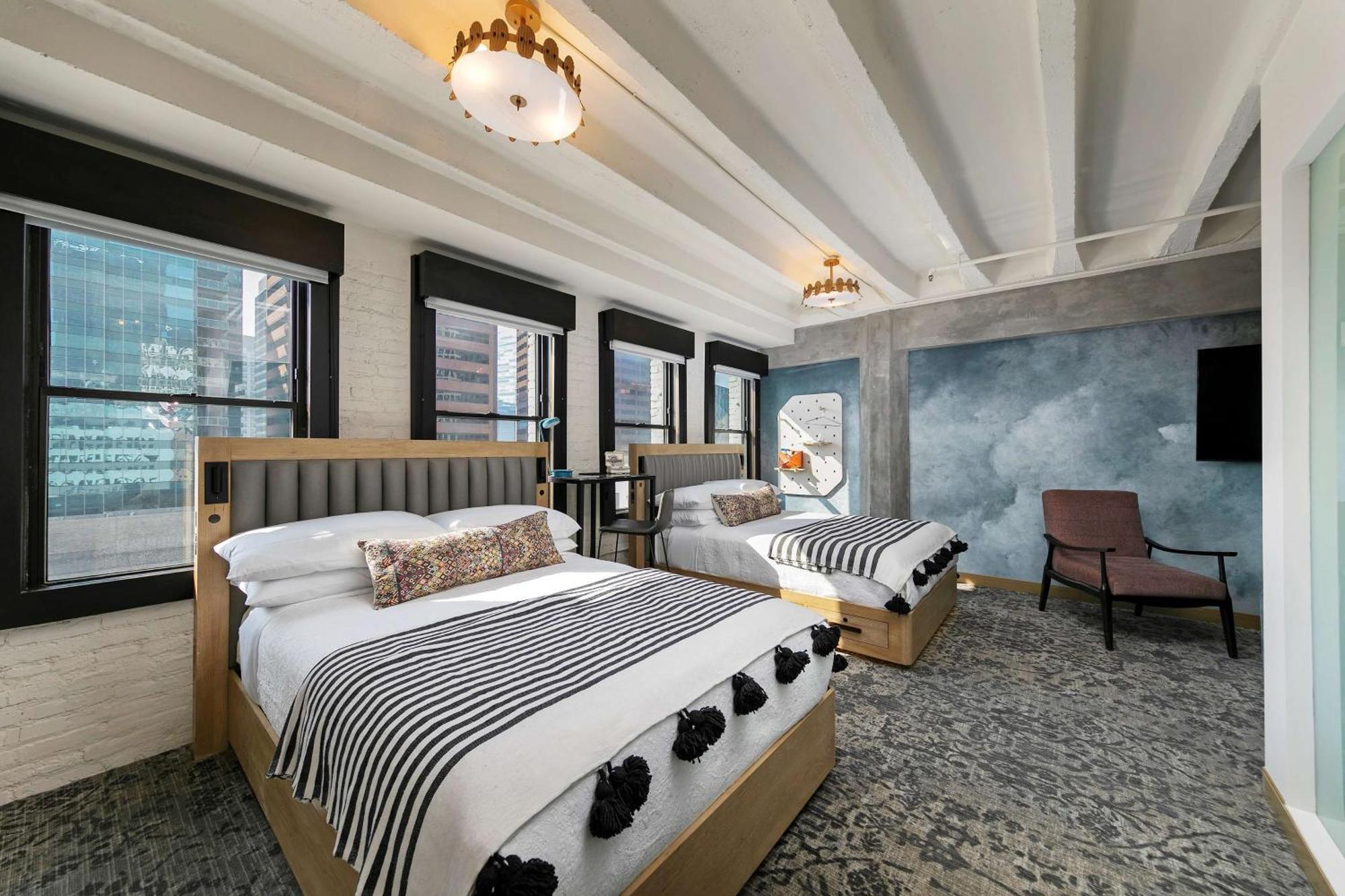 Studio Two Queen Beds