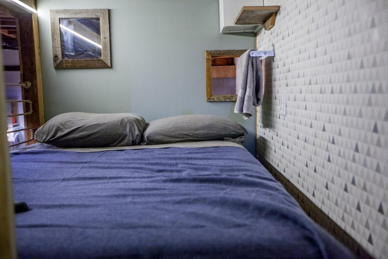 Single Bed Mixed Dormitory Room