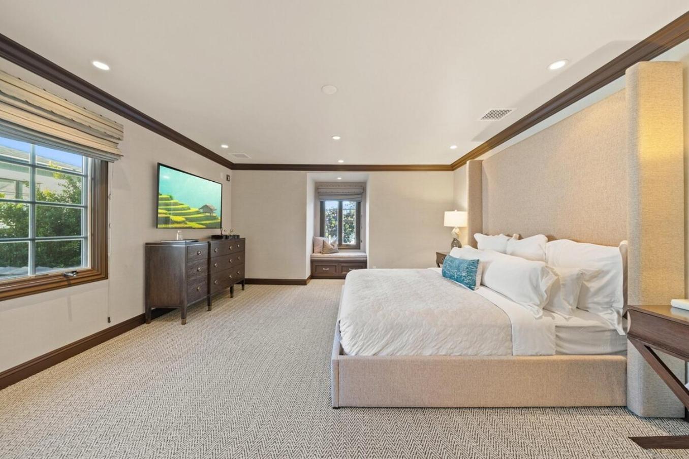Seven-Bedroom House