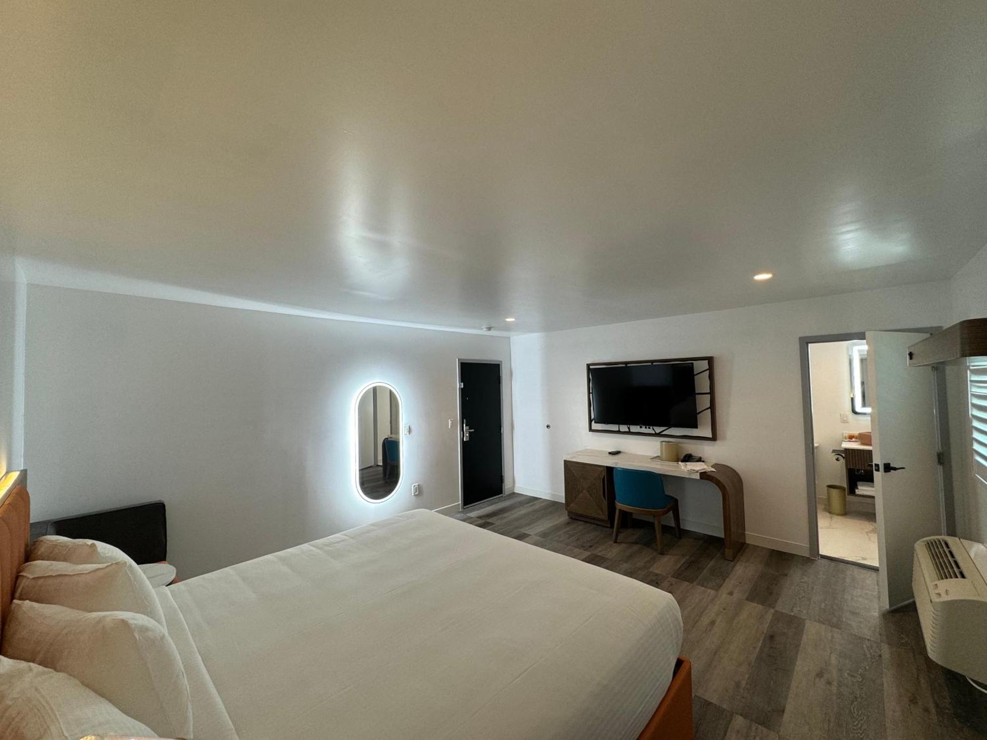 Standard King Room