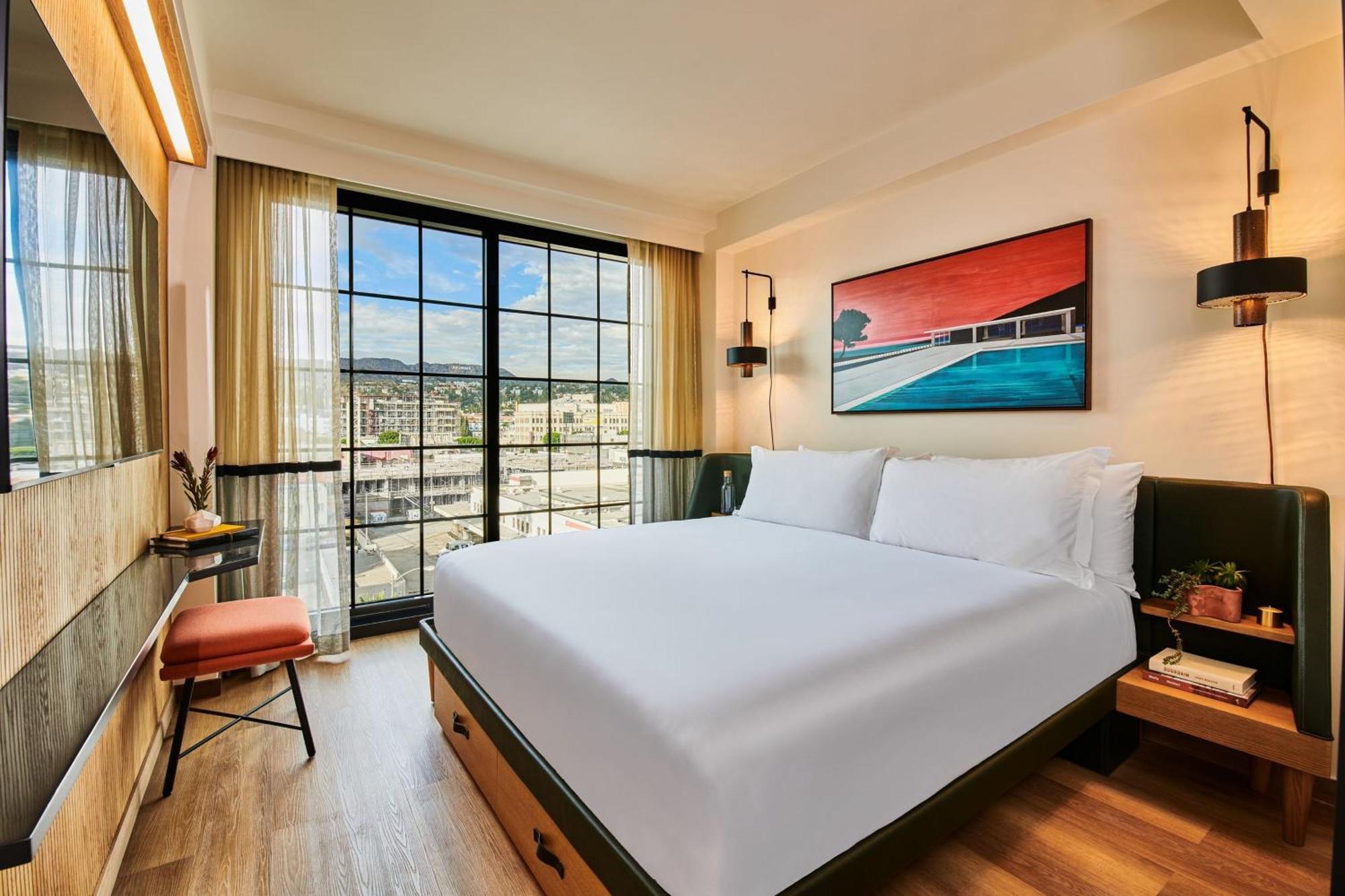 King Room Hollywood Hills View,1634479237:JPEG