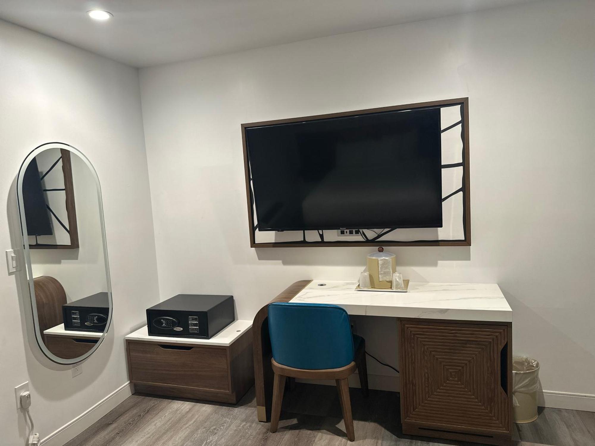 Standard Queen Room
