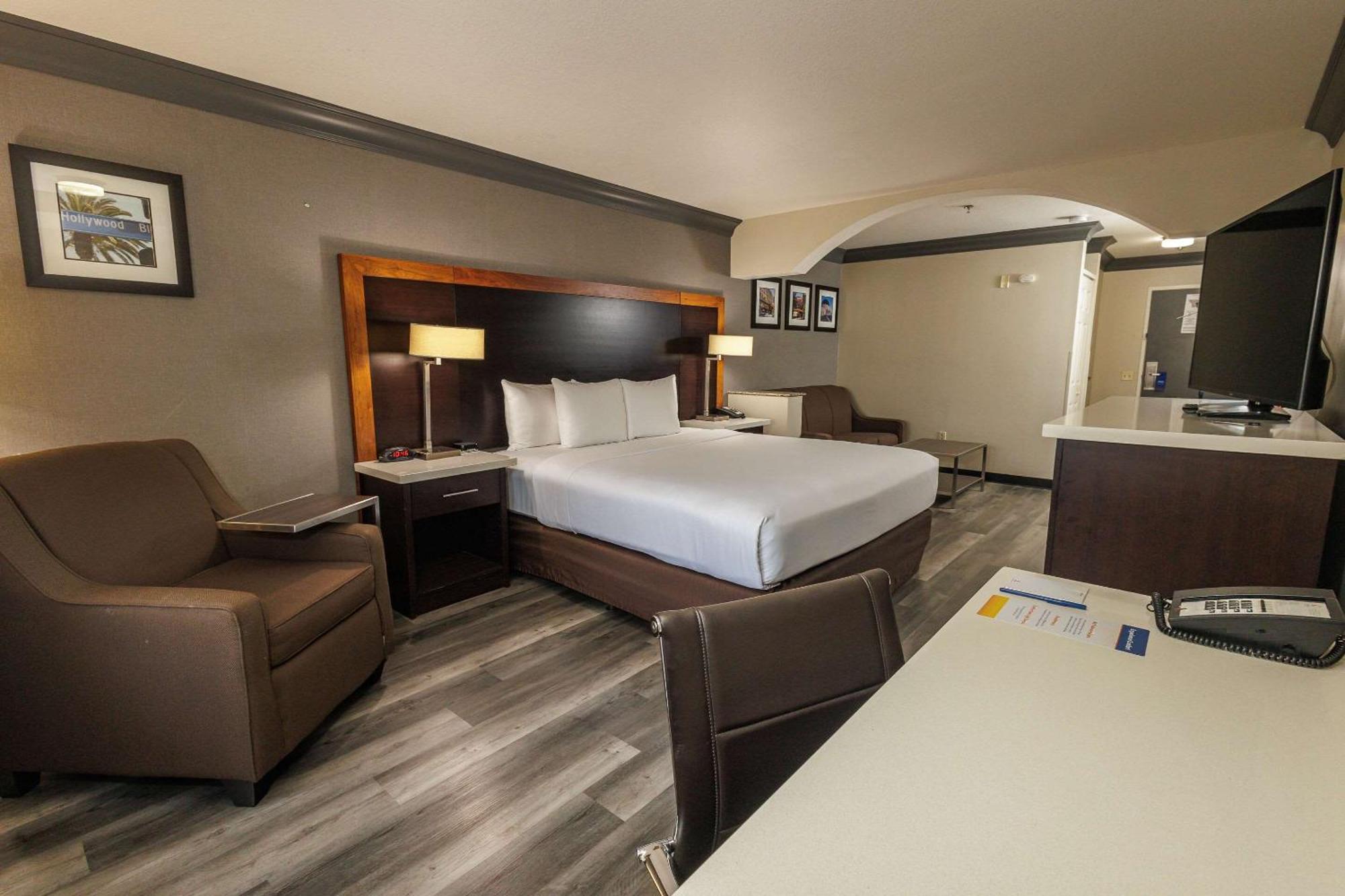 Deluxe Suite King Room,1638478808:JPEG