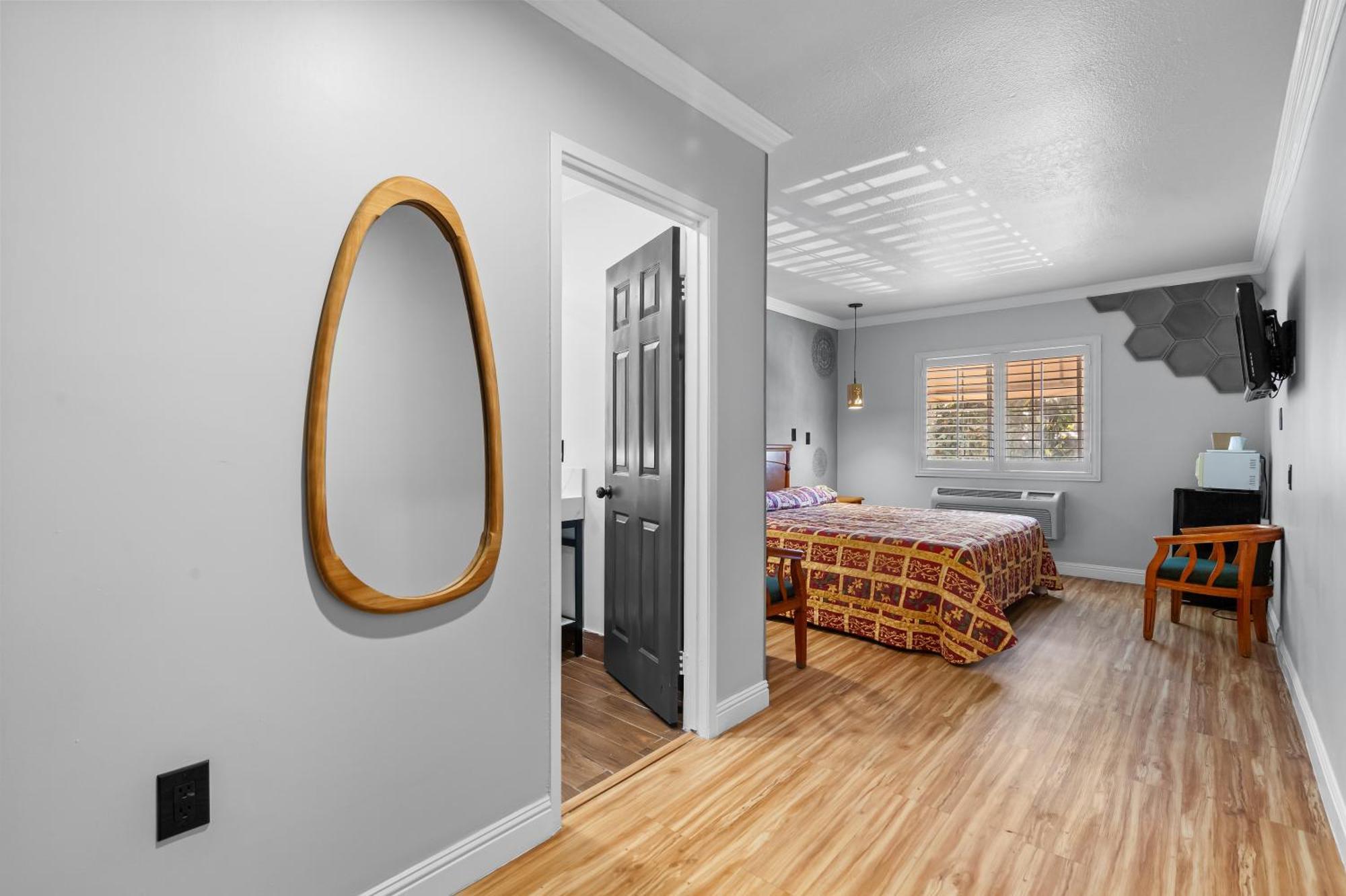 Deluxe King Suite,1644402742:JPEG