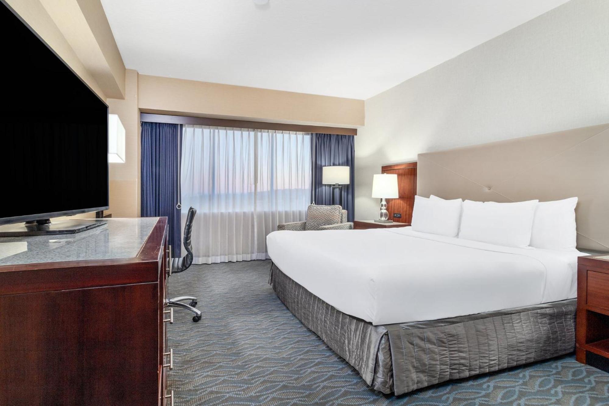 Deluxe King Room Mobility Access