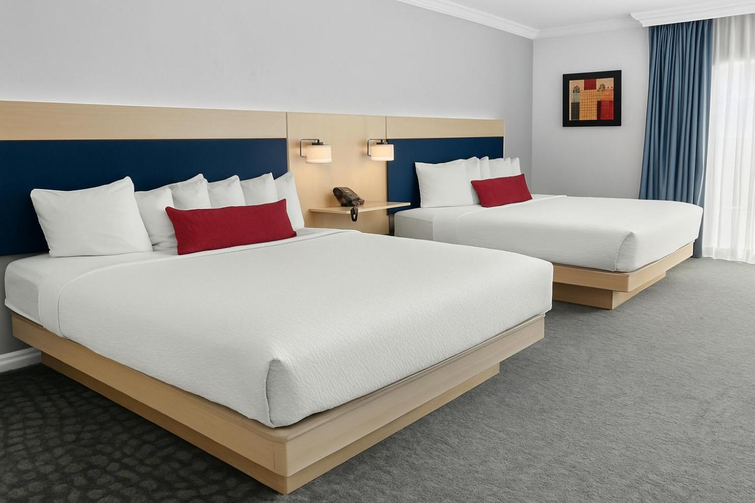 2 Queen Beds
