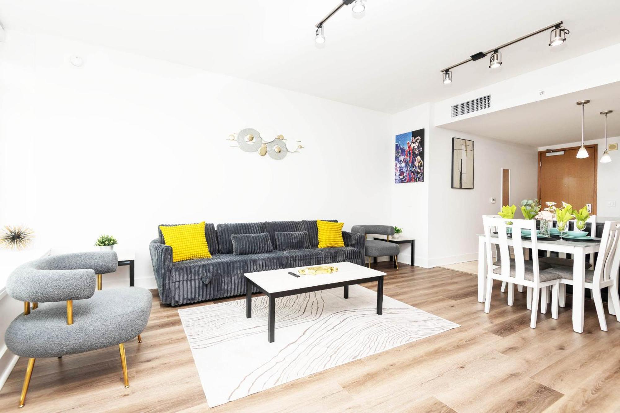 Deluxe One-Bedroom Apartment City View