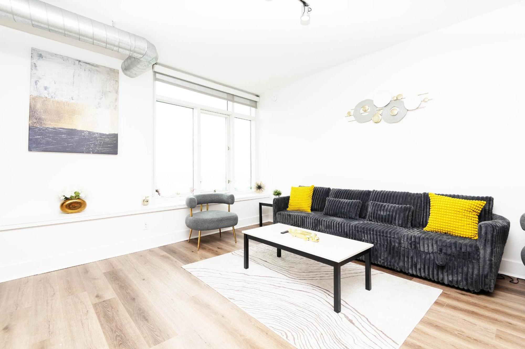 Deluxe One-Bedroom Apartment City View