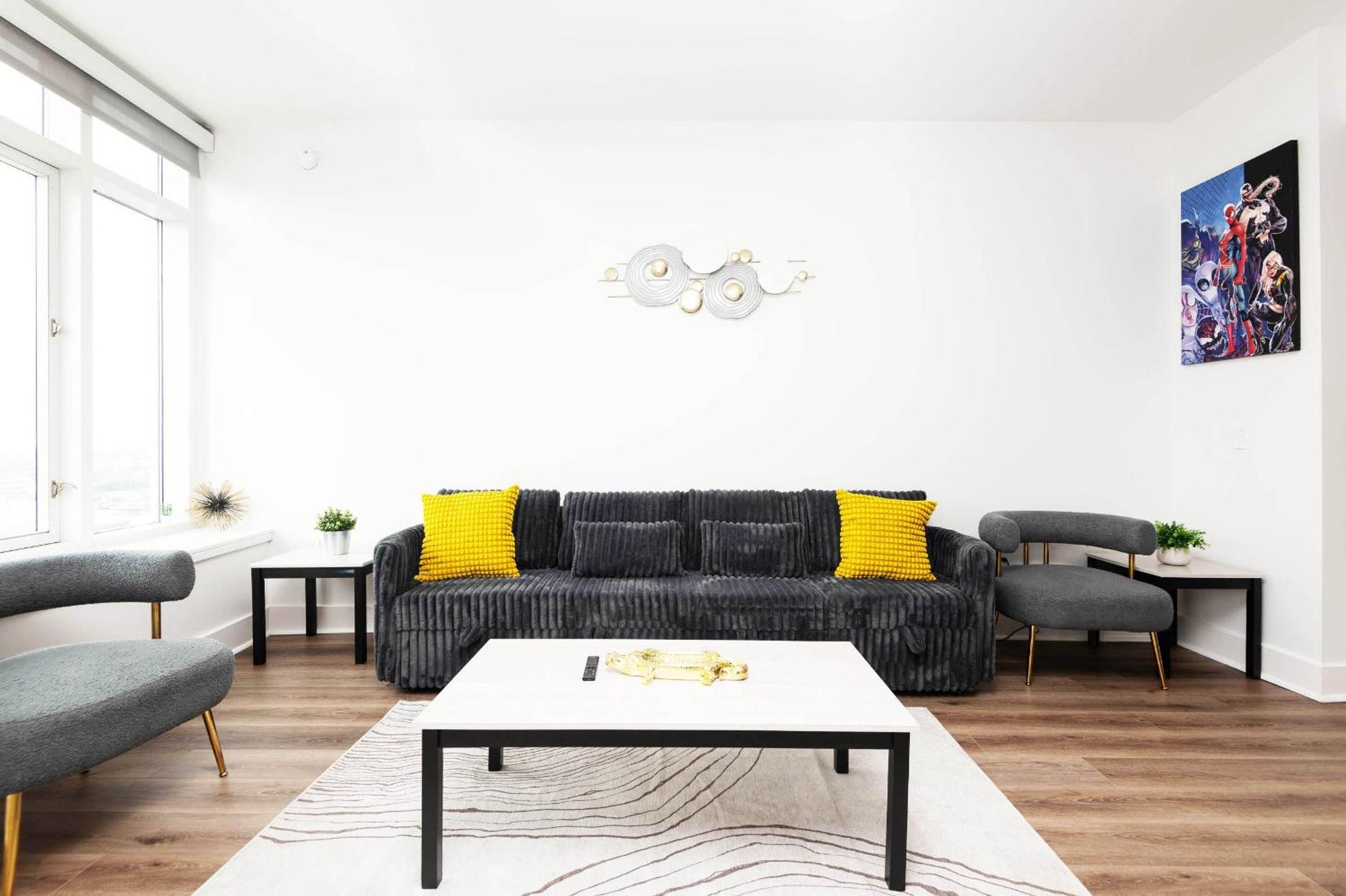 Deluxe One-Bedroom Apartment City View