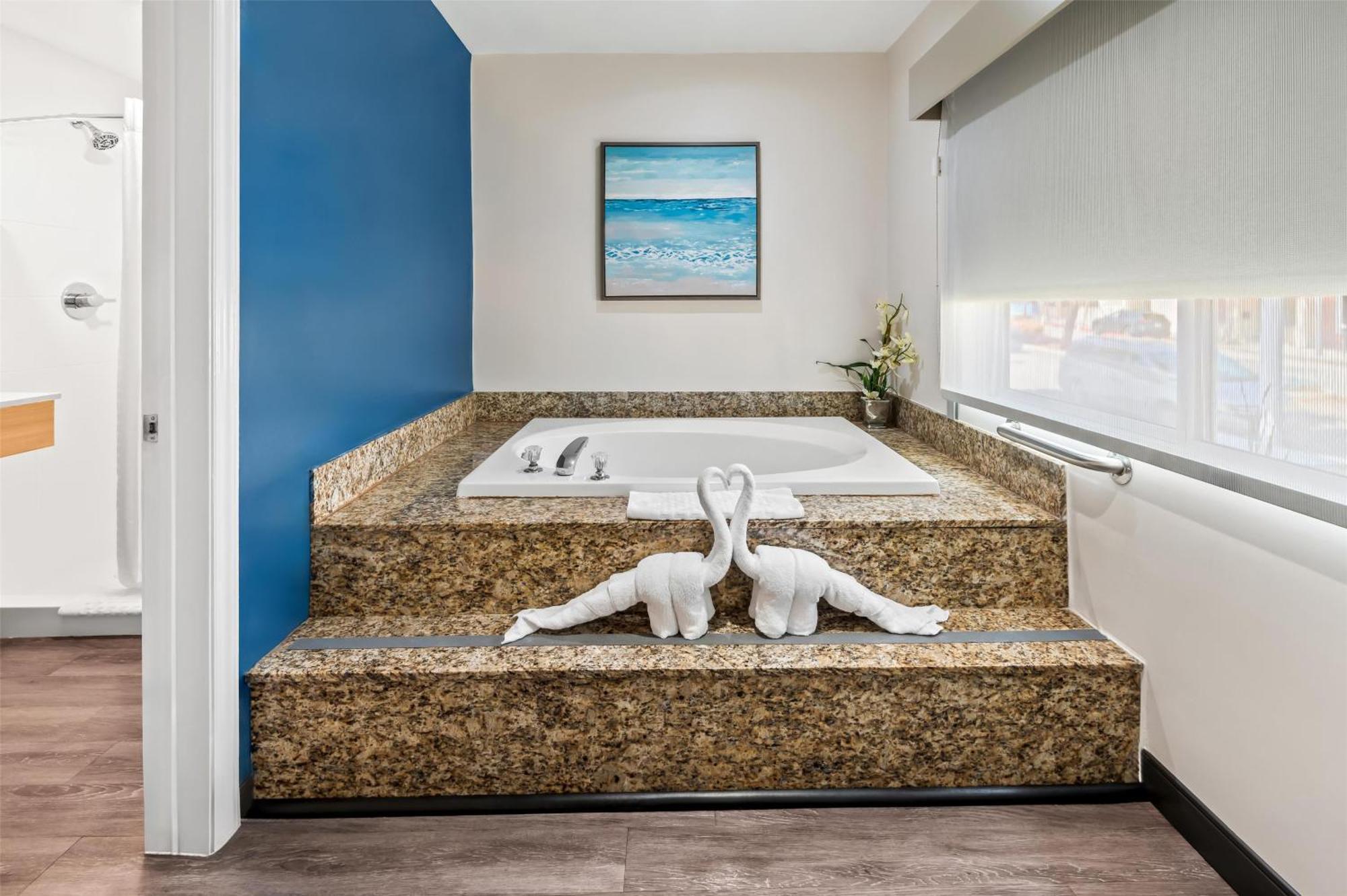 King Suite Jacuzzi