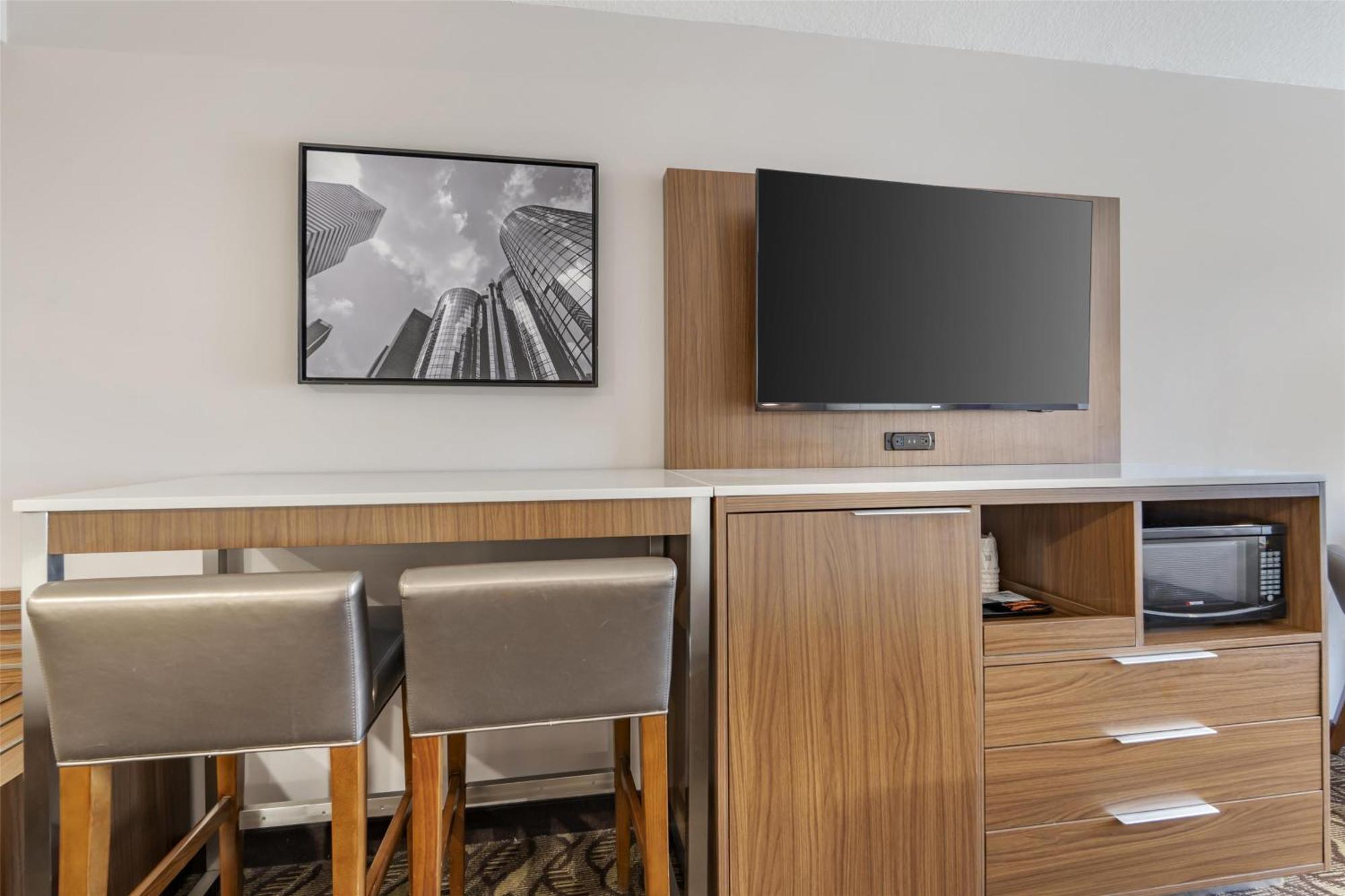 Queen Room Three Queen Beds Non-Smoking