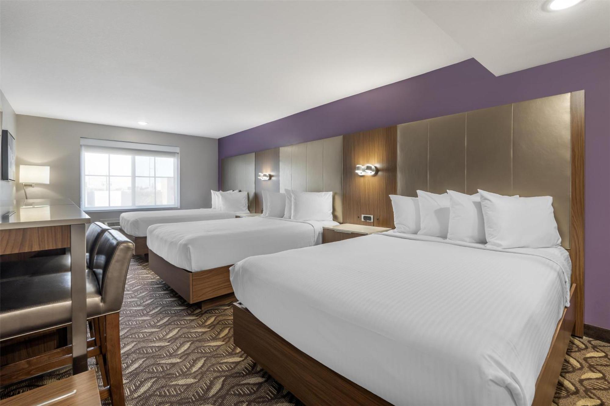 Queen Room Three Queen Beds Non-Smoking