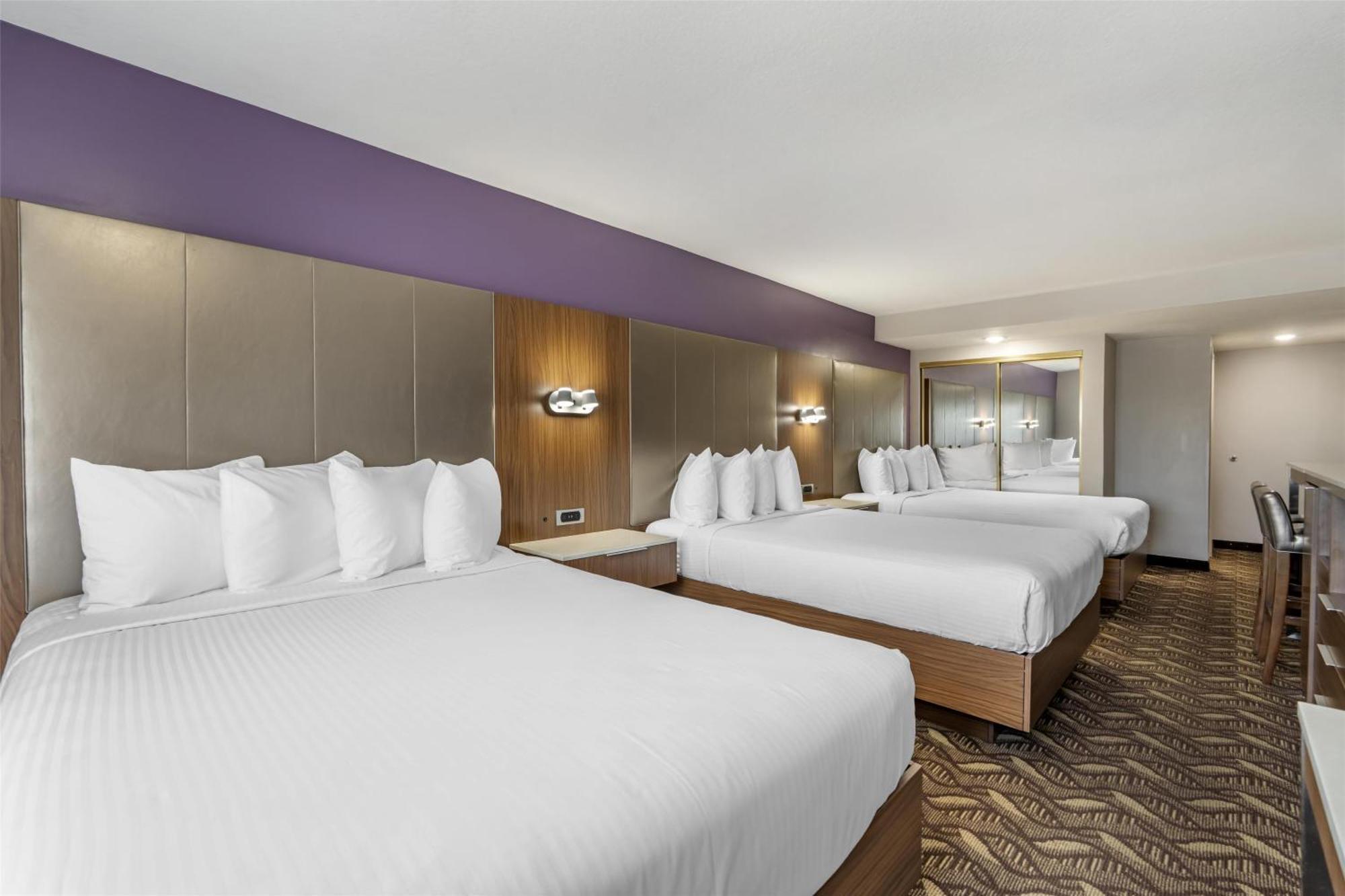 Queen Room Three Queen Beds Non-Smoking