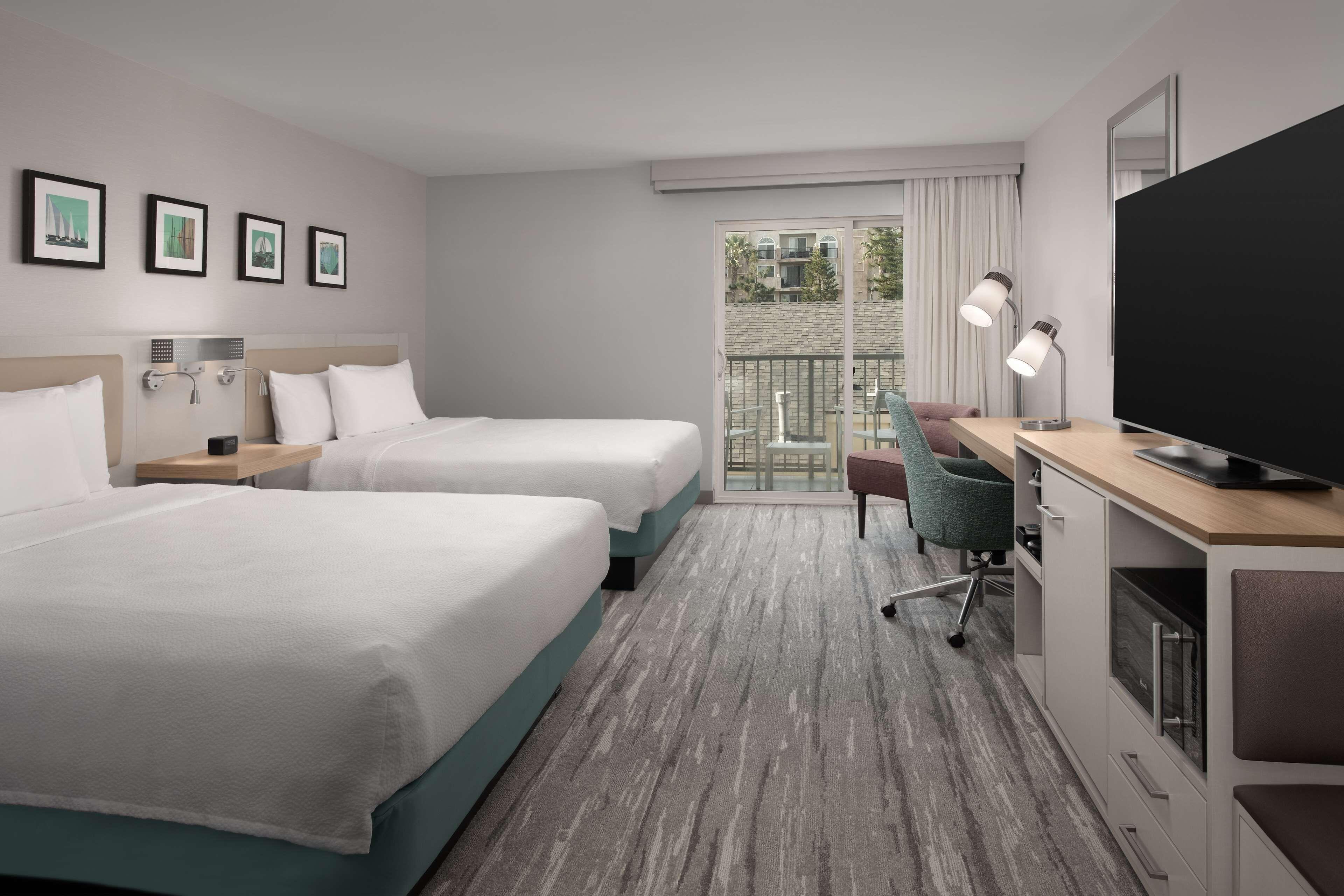 Queen Room Two Queen Beds Accessible Tub Mobility Hearing Access