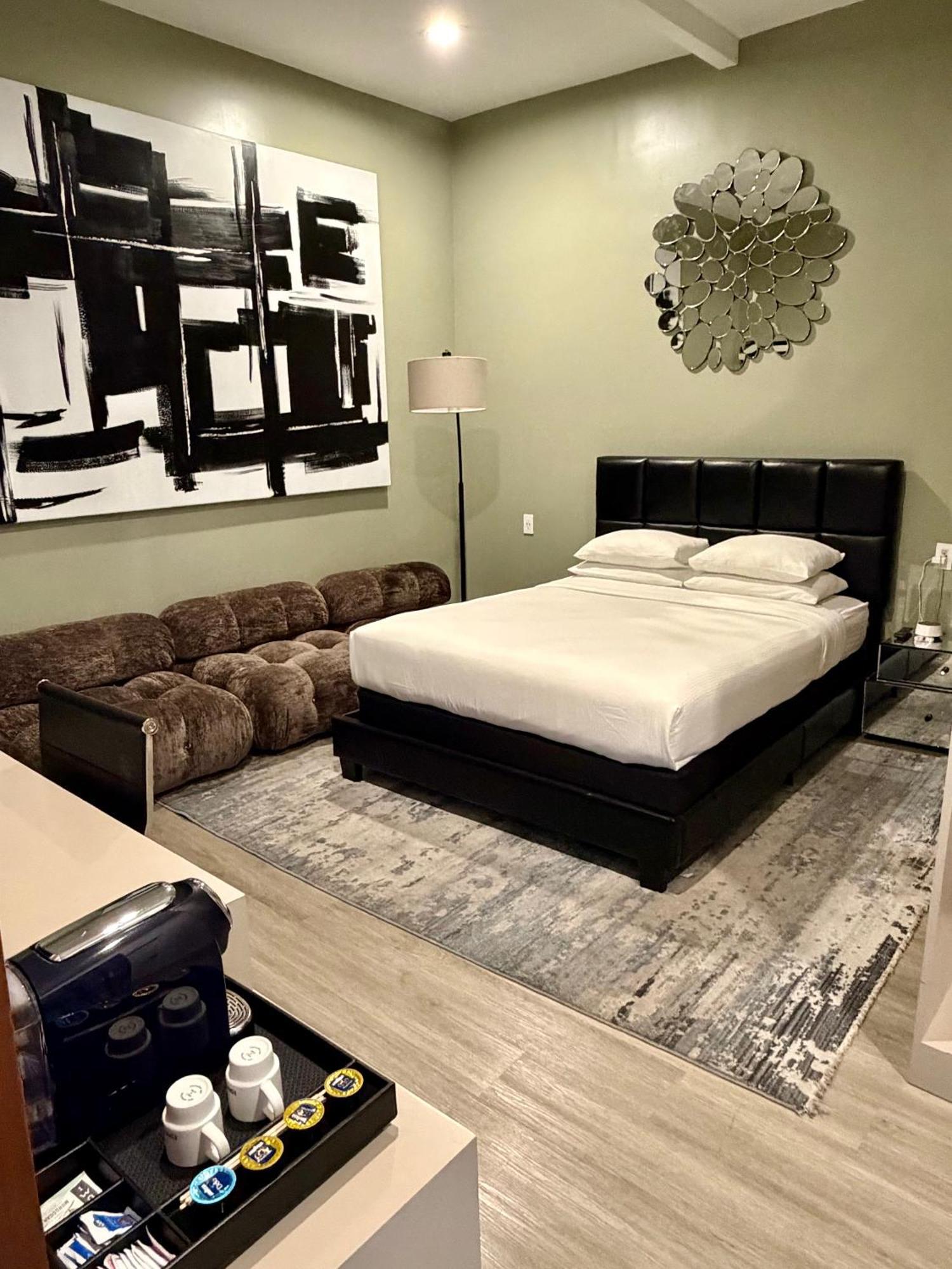 Deluxe Queen Bed Room