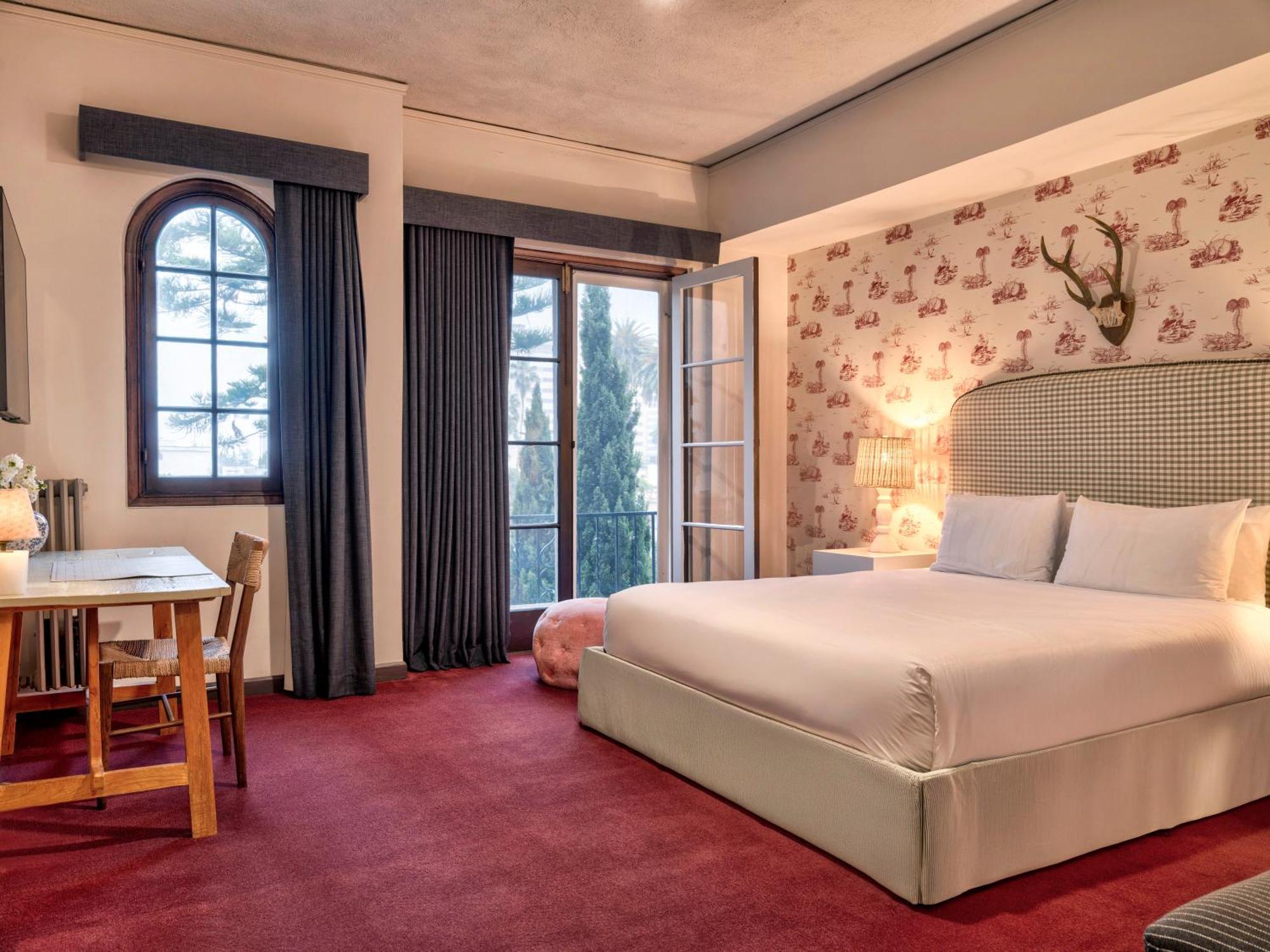 Deluxe Room (2 Adults + 1 Child),1746849587:JPEG