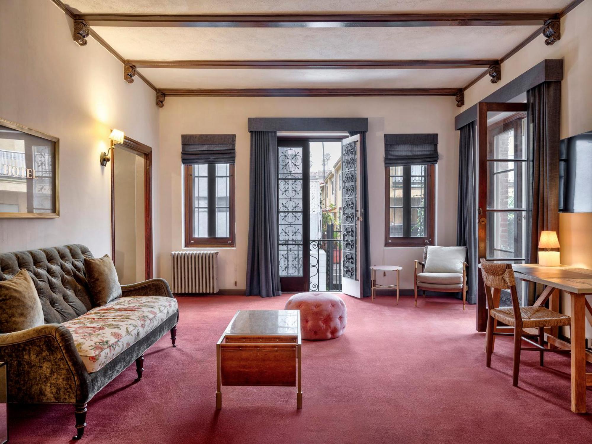 Deluxe Double Room (2 Adults + 1 Child),1746849632:JPEG