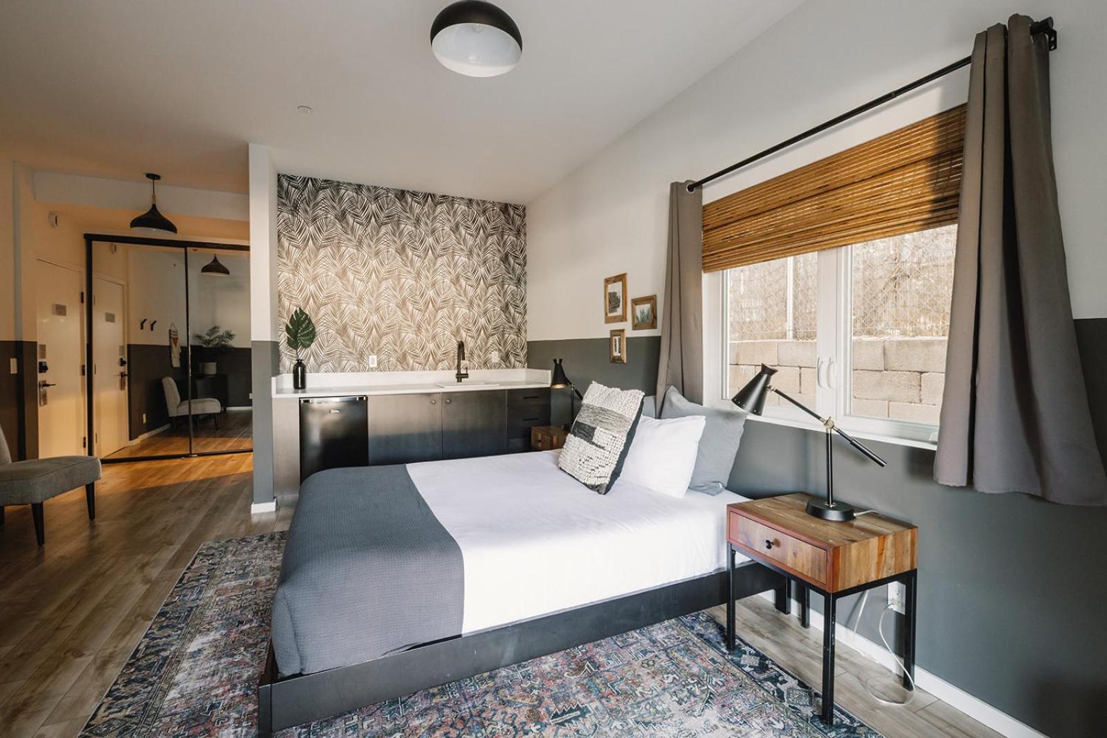 Deluxe Queen Room