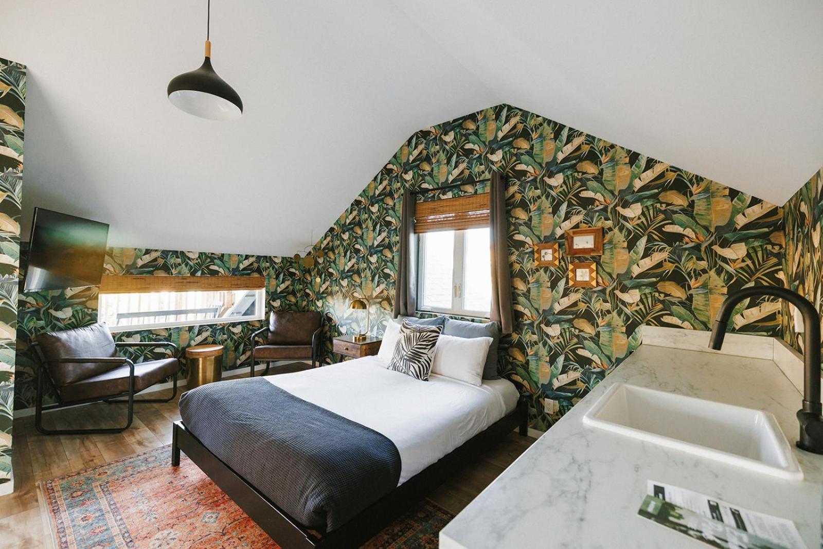Deluxe Queen Room