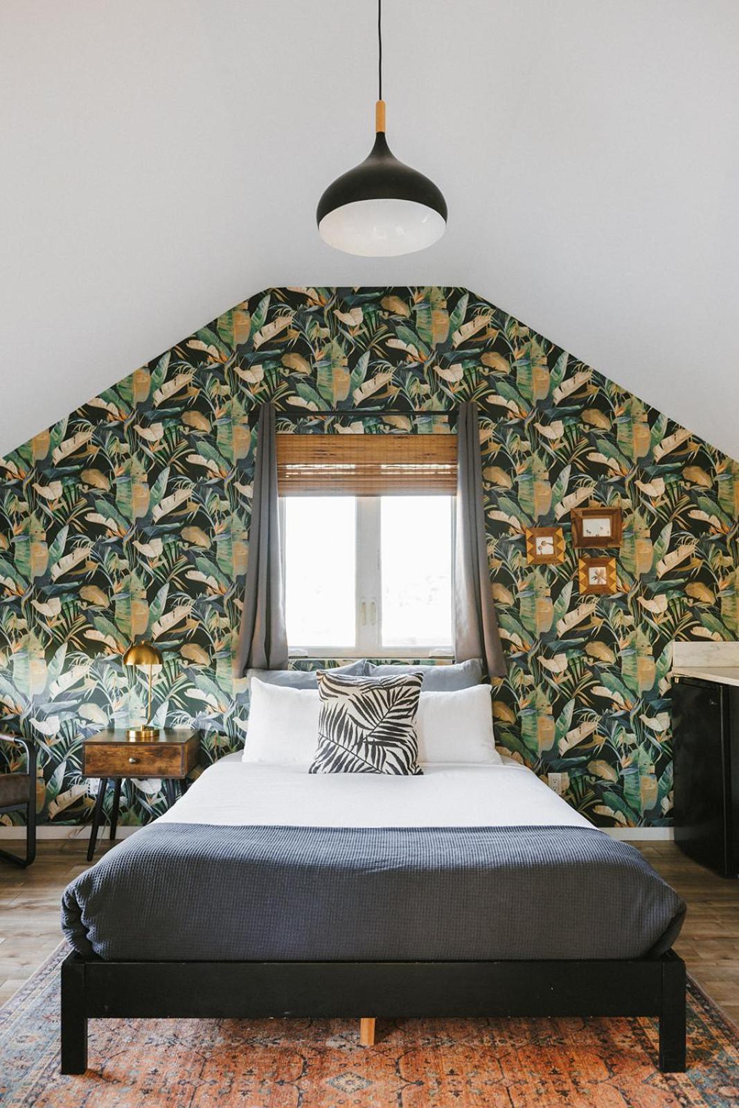 Deluxe Queen Room