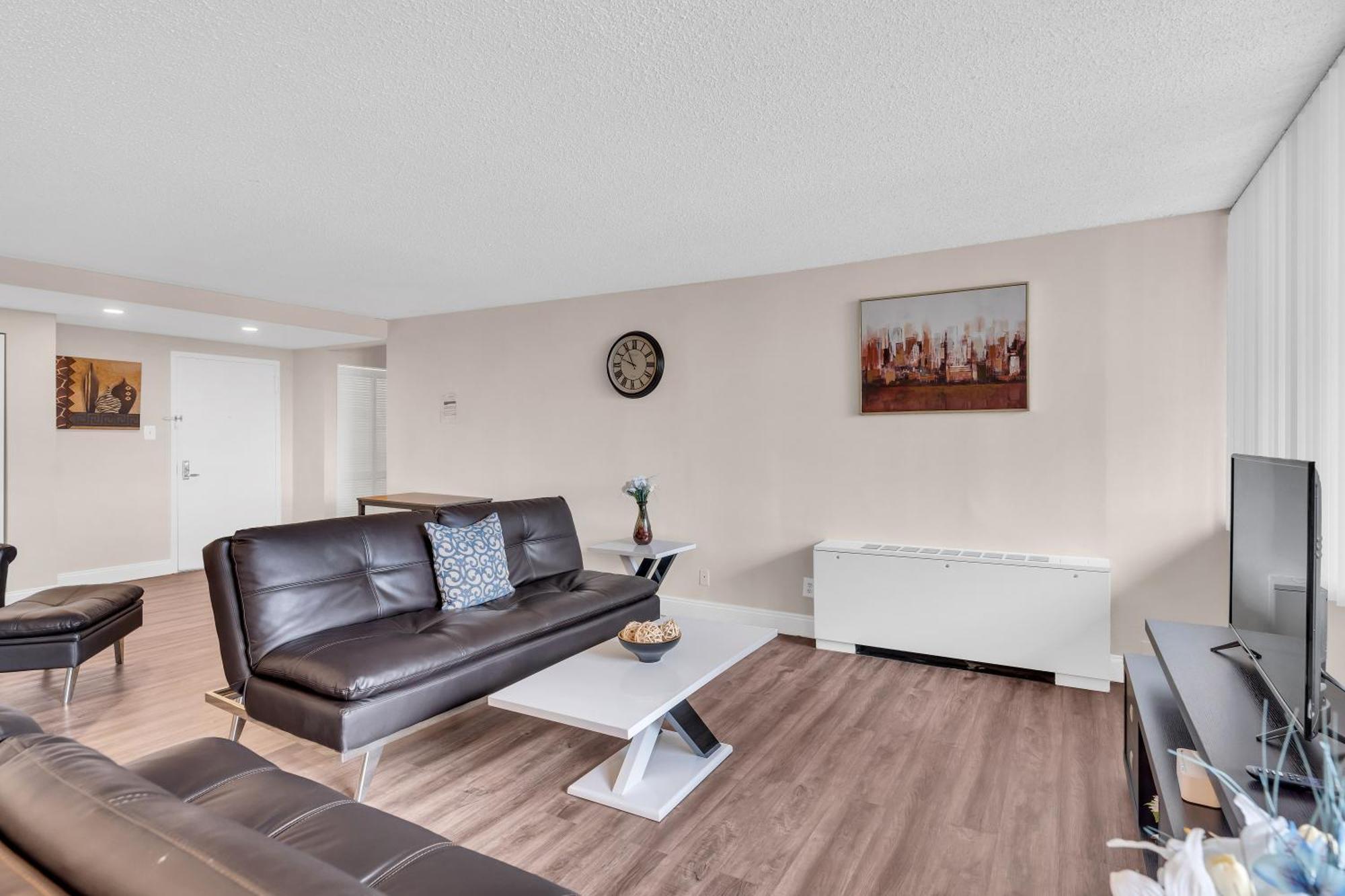 Two-Bedroom Apartment with Balcony,1749149199:JPEG