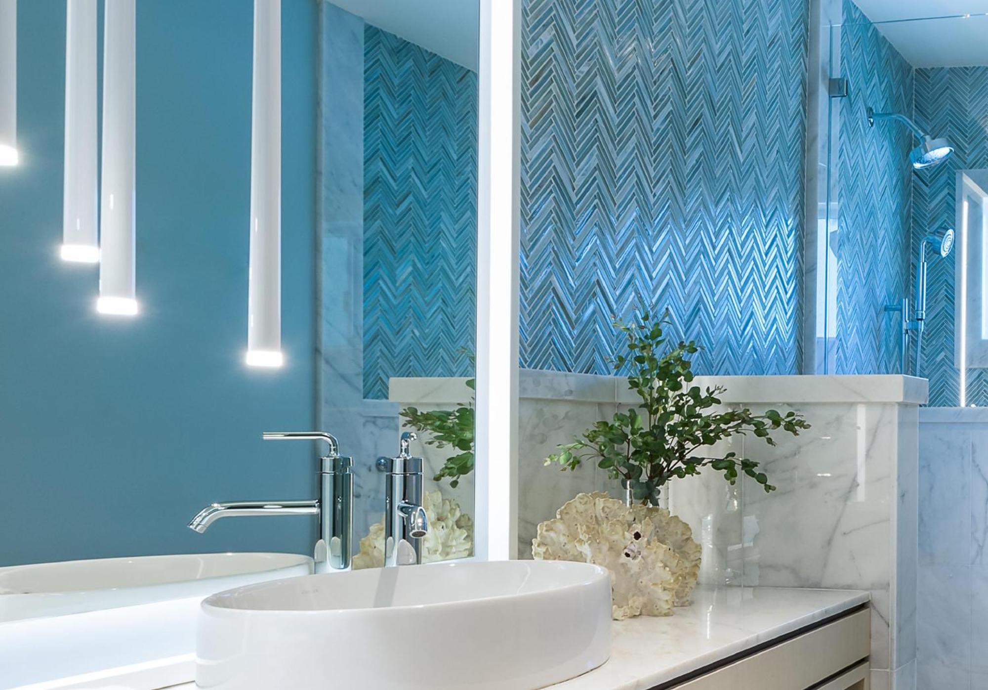 One-Bedroom Suite with Roll-in Shower - Mobility and Hearing Accessible,1758279413:JPEG