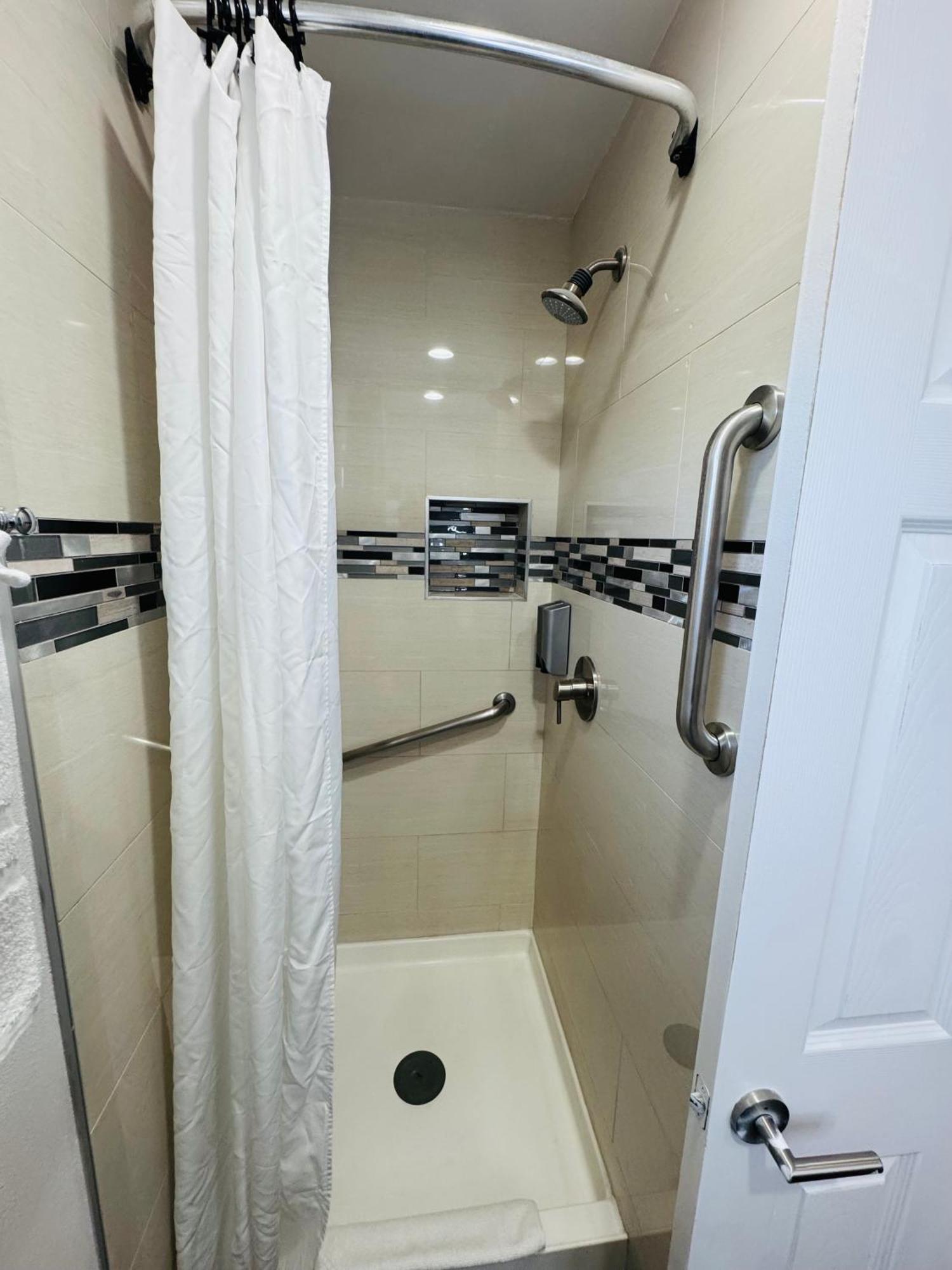 Deluxe Double Room,1765172757:JPEG
