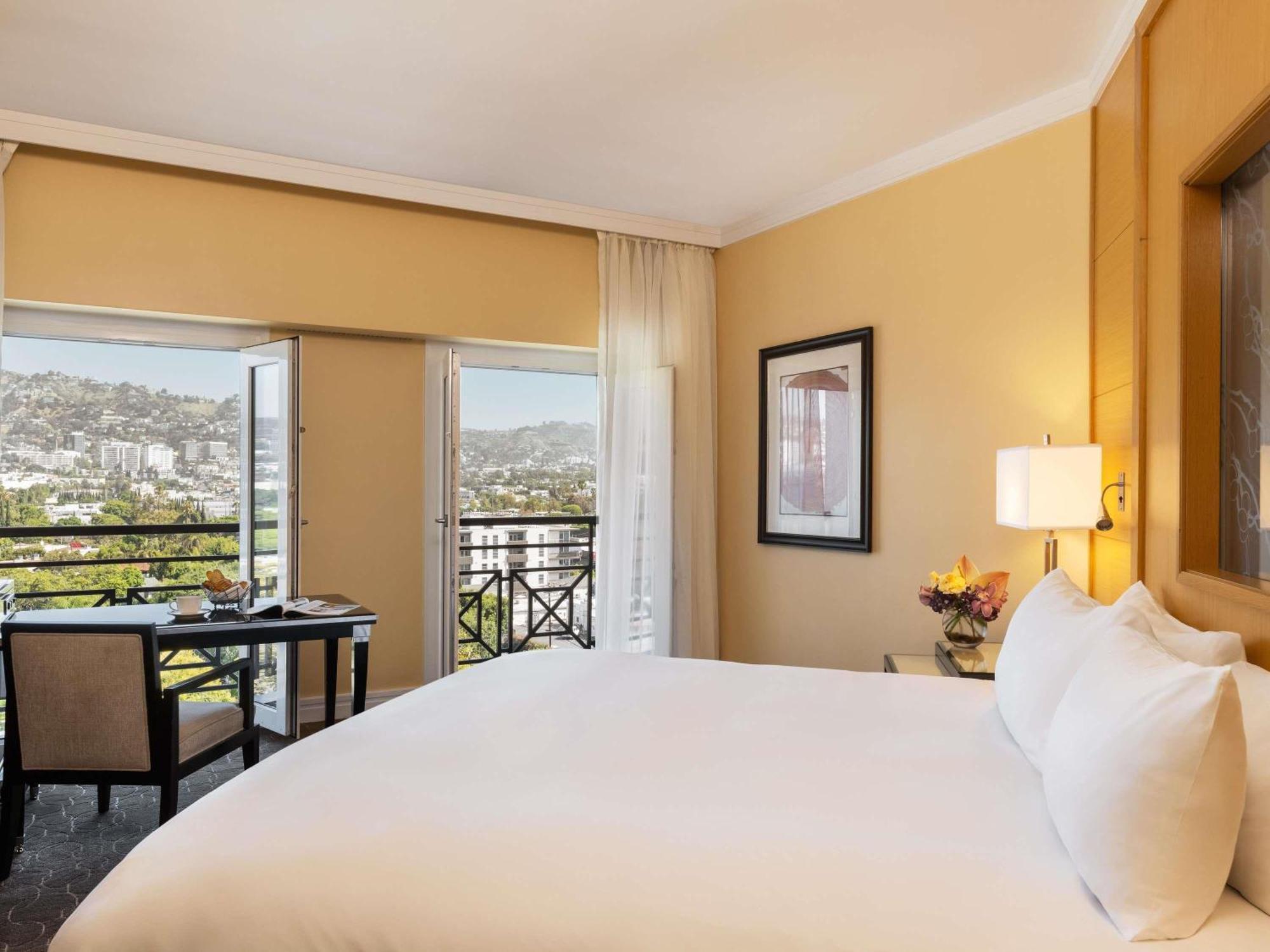 Hollywood Hill View Luxury Room 1 king-size bed,1773679967:JPEG