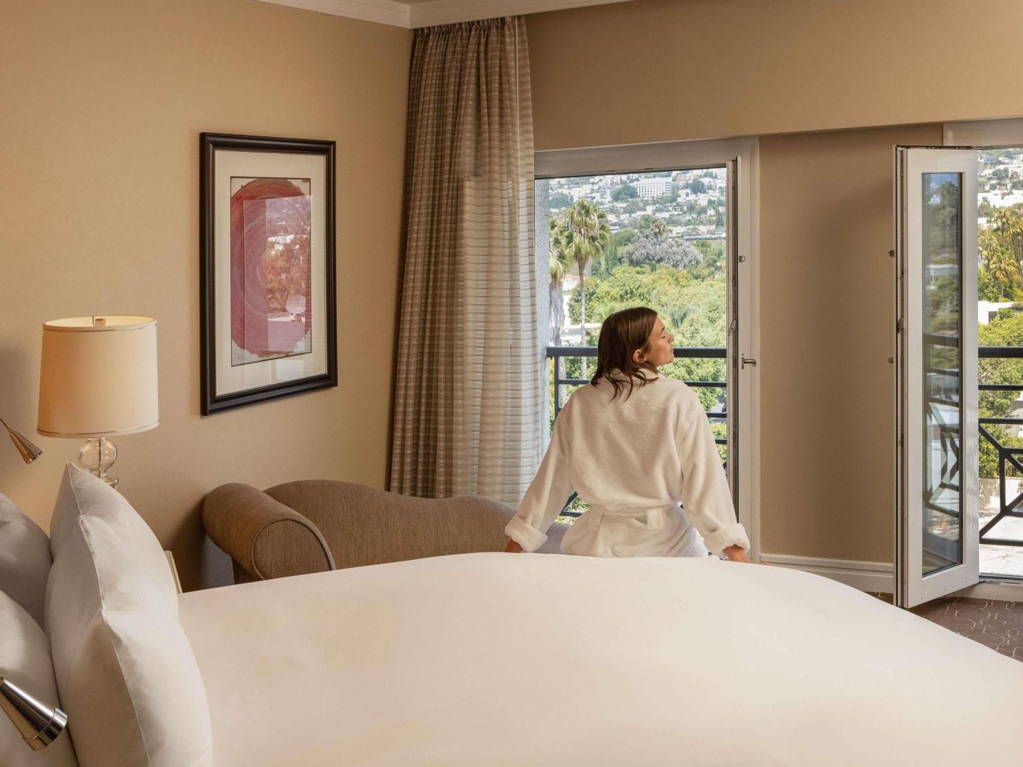 Hollywood King Suite Hollywood Hills View,1773679985:JPEG