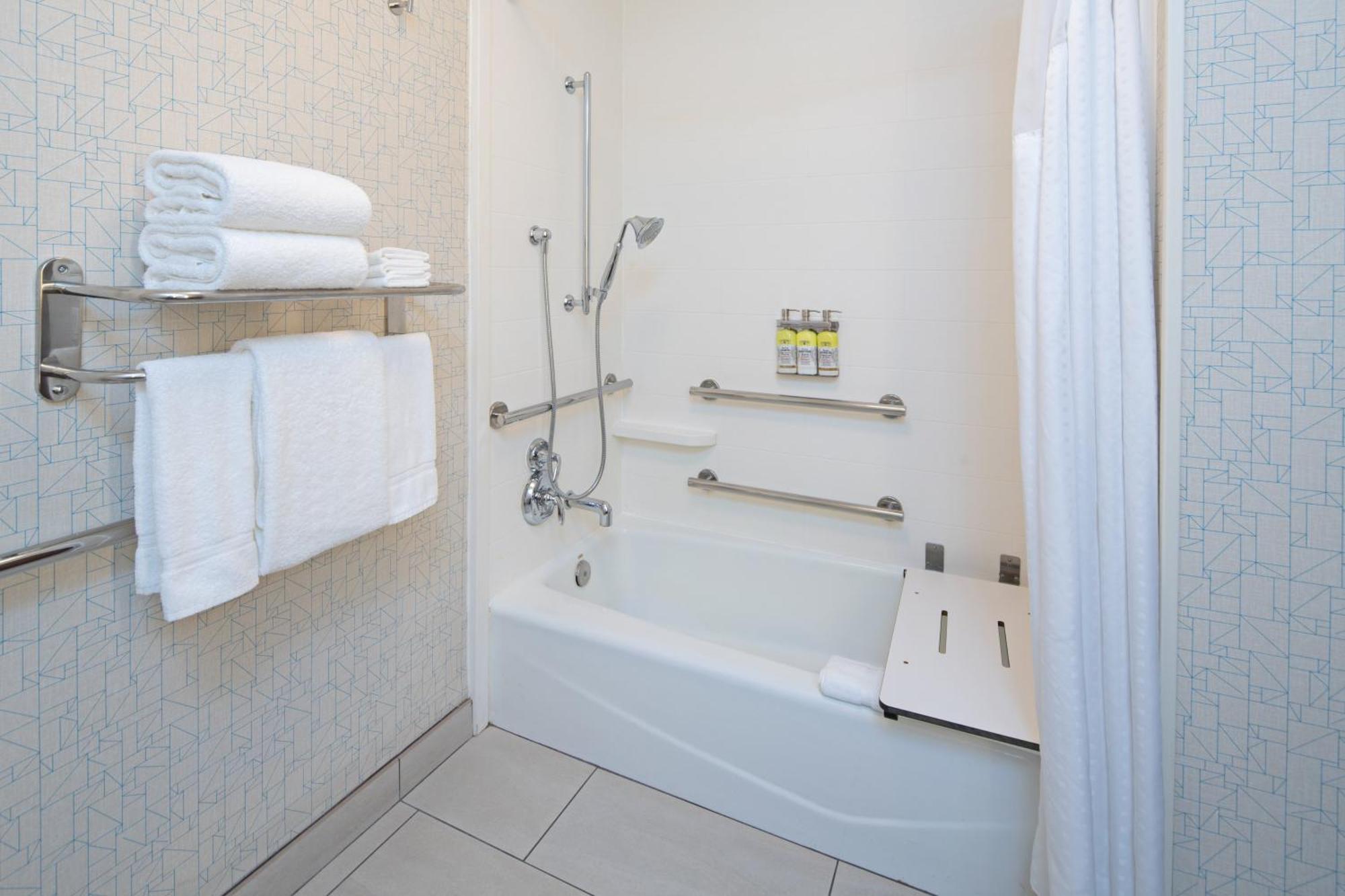 Standard King Room Mobility Accessible Tub