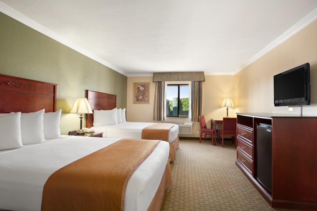 Queen Room Two Queen Beds Non-Smoking