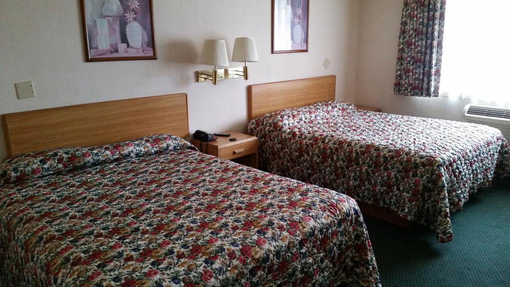 Queen Room Two Queen Beds Smoking,686605923:JPEG