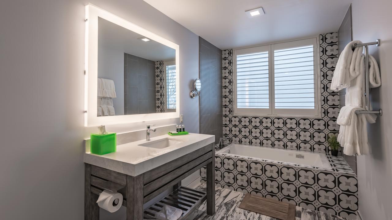 Deluxe Two Queen Room Balcony