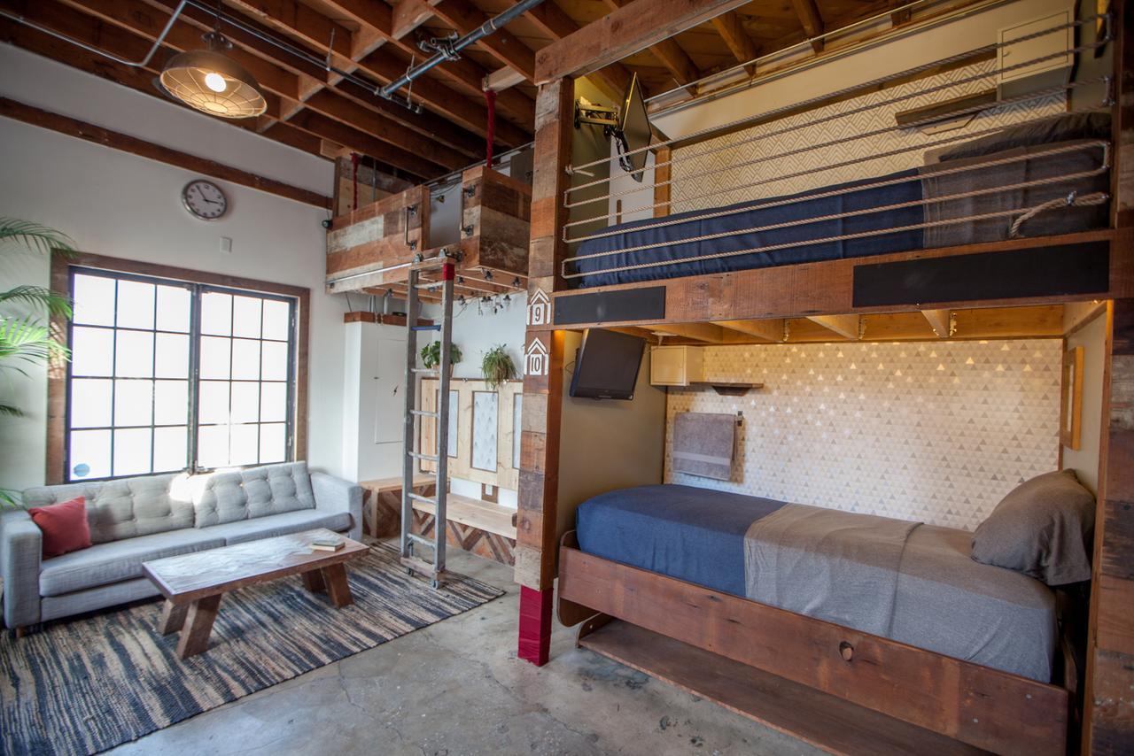 Single Bed Mixed Dormitory Room