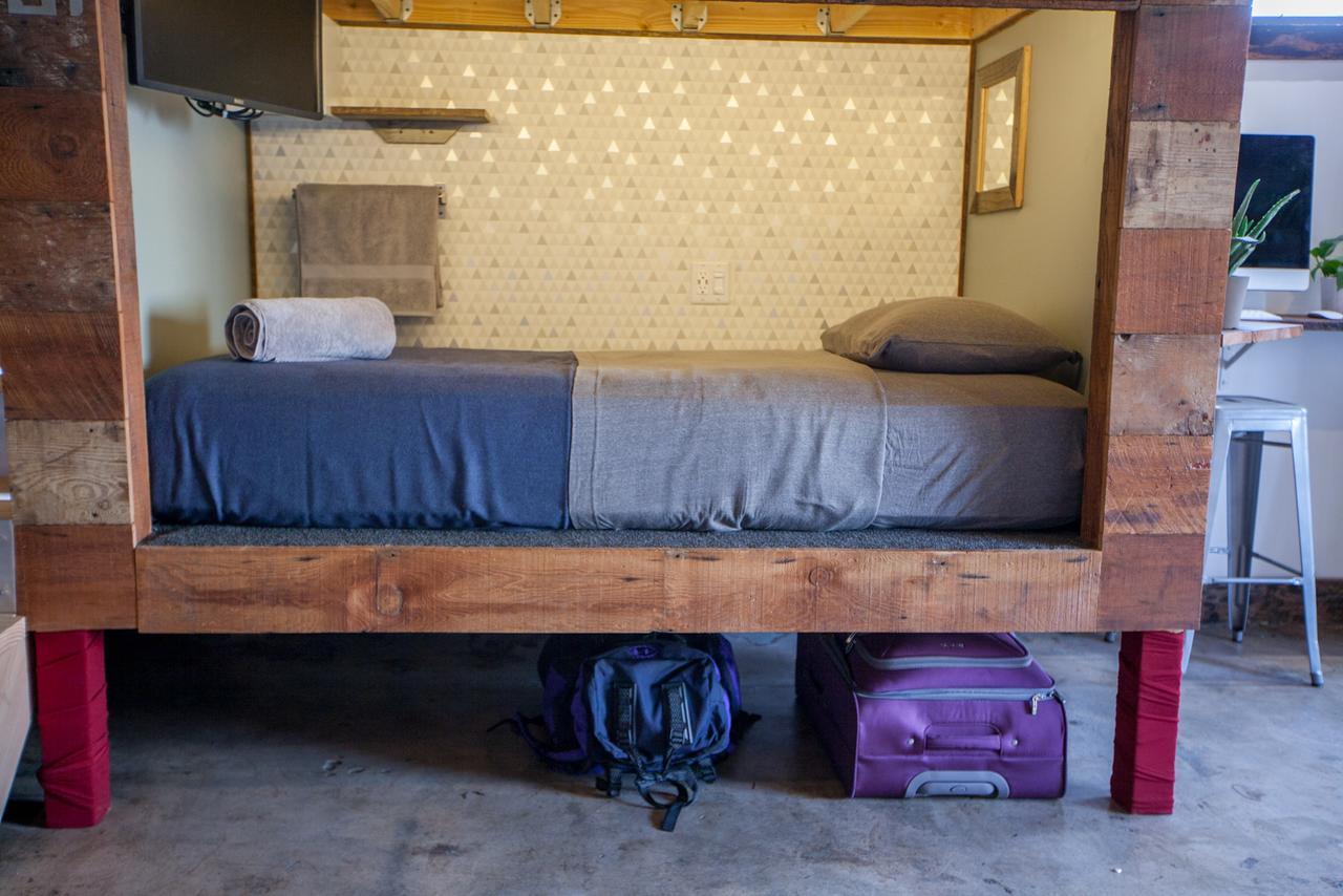 Single Bed Mixed Dormitory Room