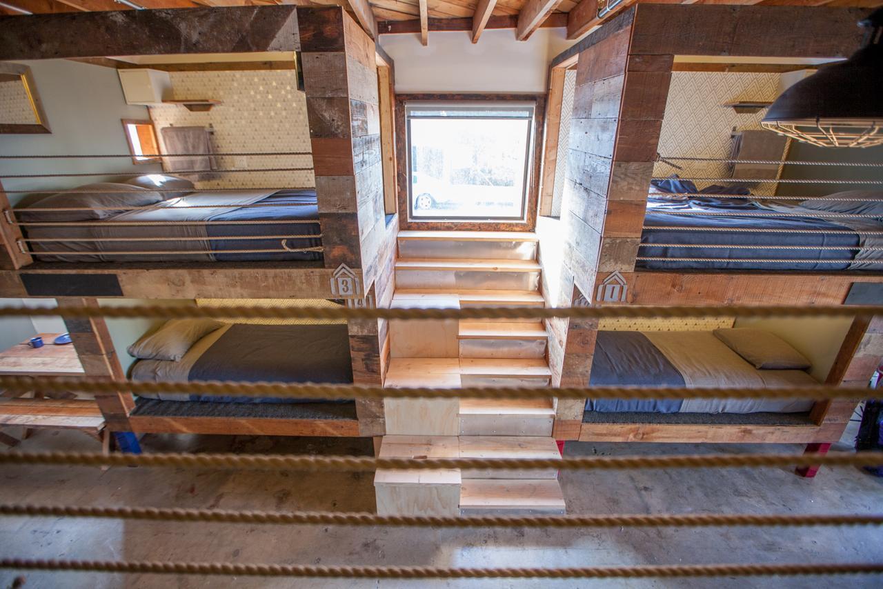 Single Bed Mixed Dormitory Room